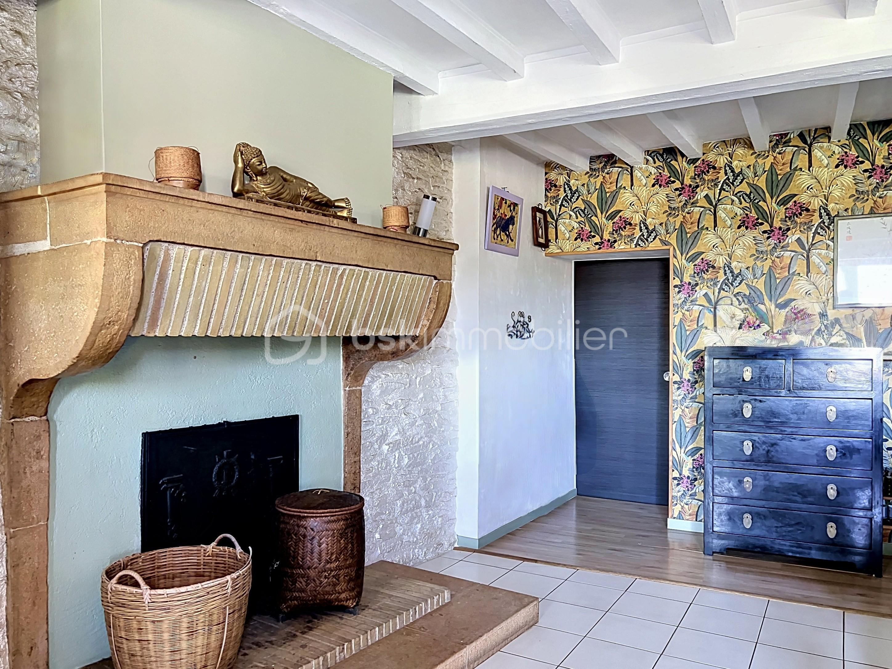 4 Salle manger cuisine Senece les Macon.jpg