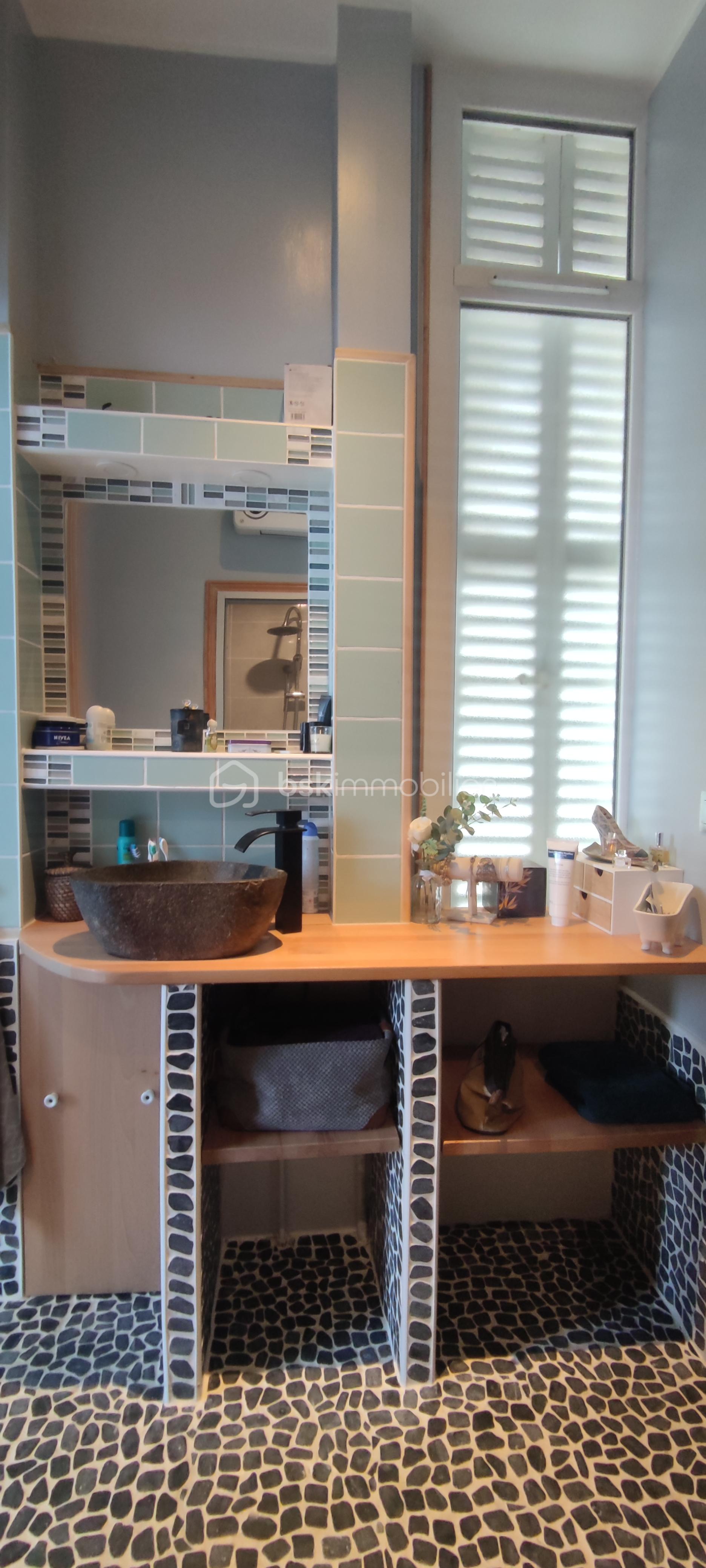 Maison de 145 m² - sdb rdc.jpg