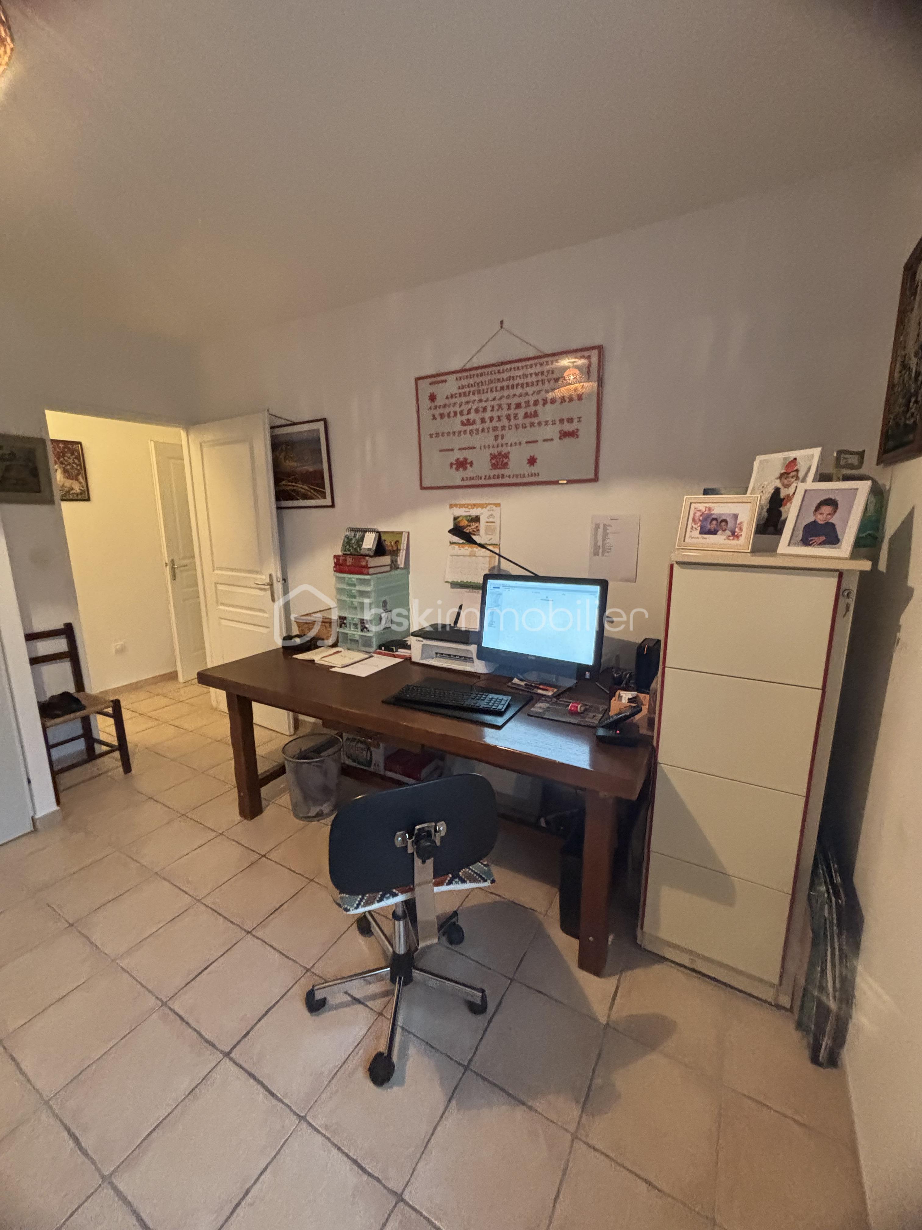 bureau.jpeg