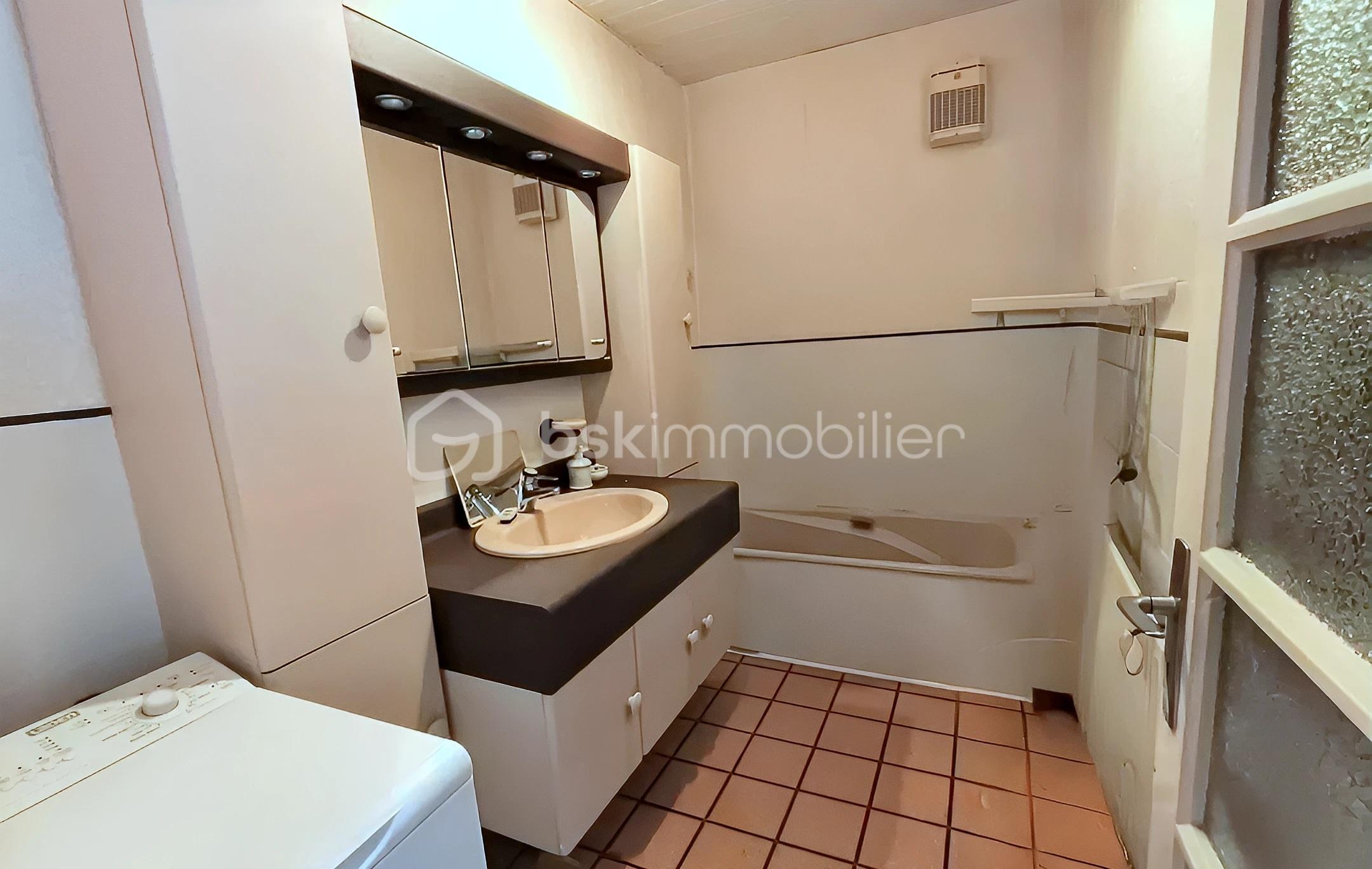 Maison traditionnelle de 107,25 m² - HB CATH SDB OKok en l etat i-photo (1) (1) (2).jpg