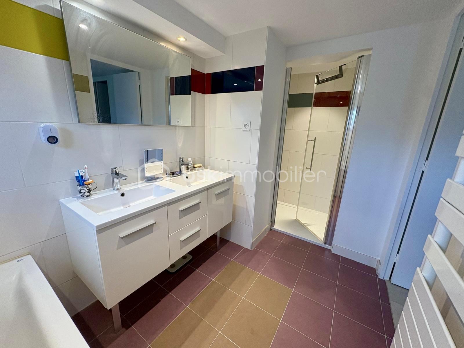 Maison d architecte de 154 m² - sdb.jpg