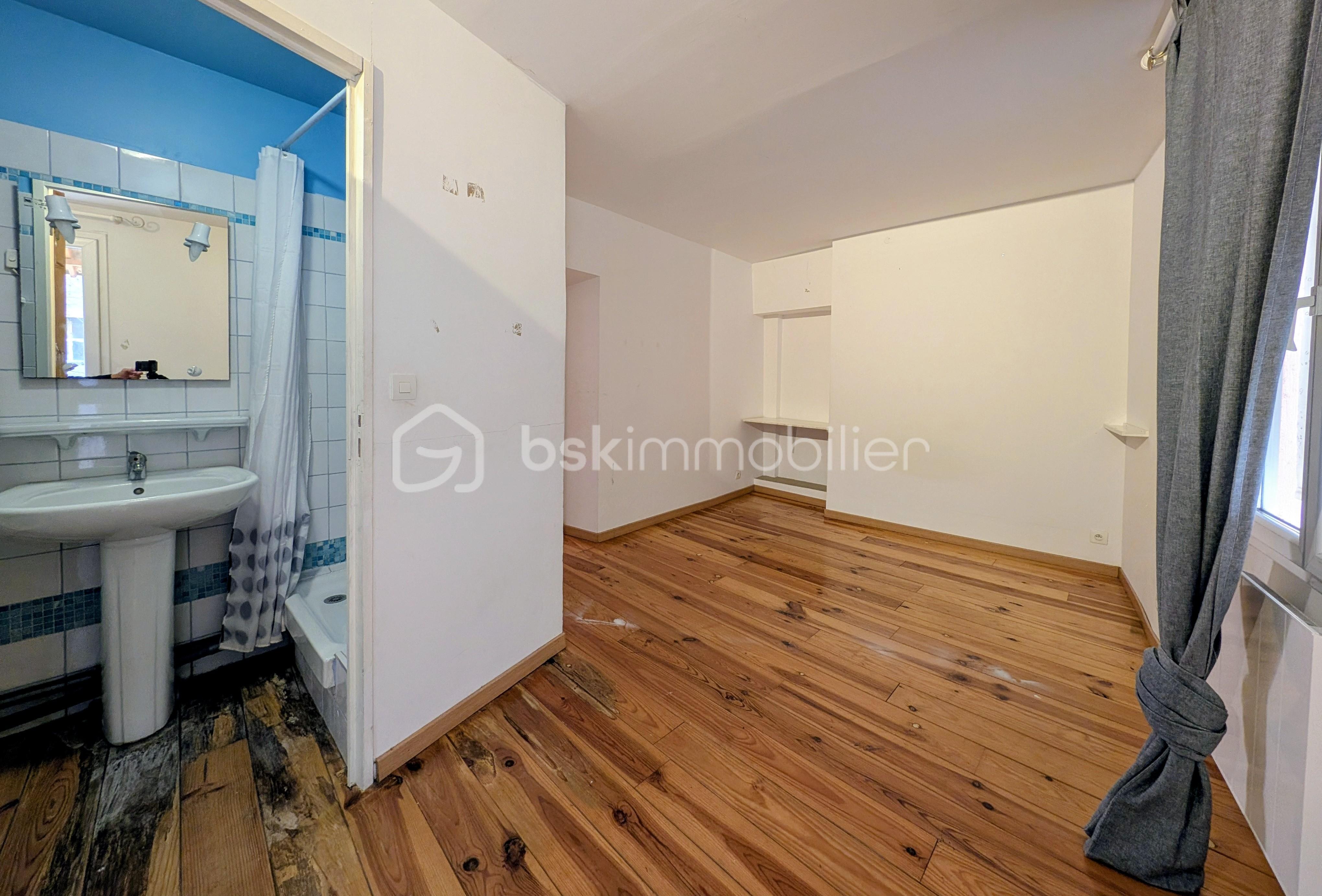 CHAMBRE AVEC SALLE D'EAU 1.jpg