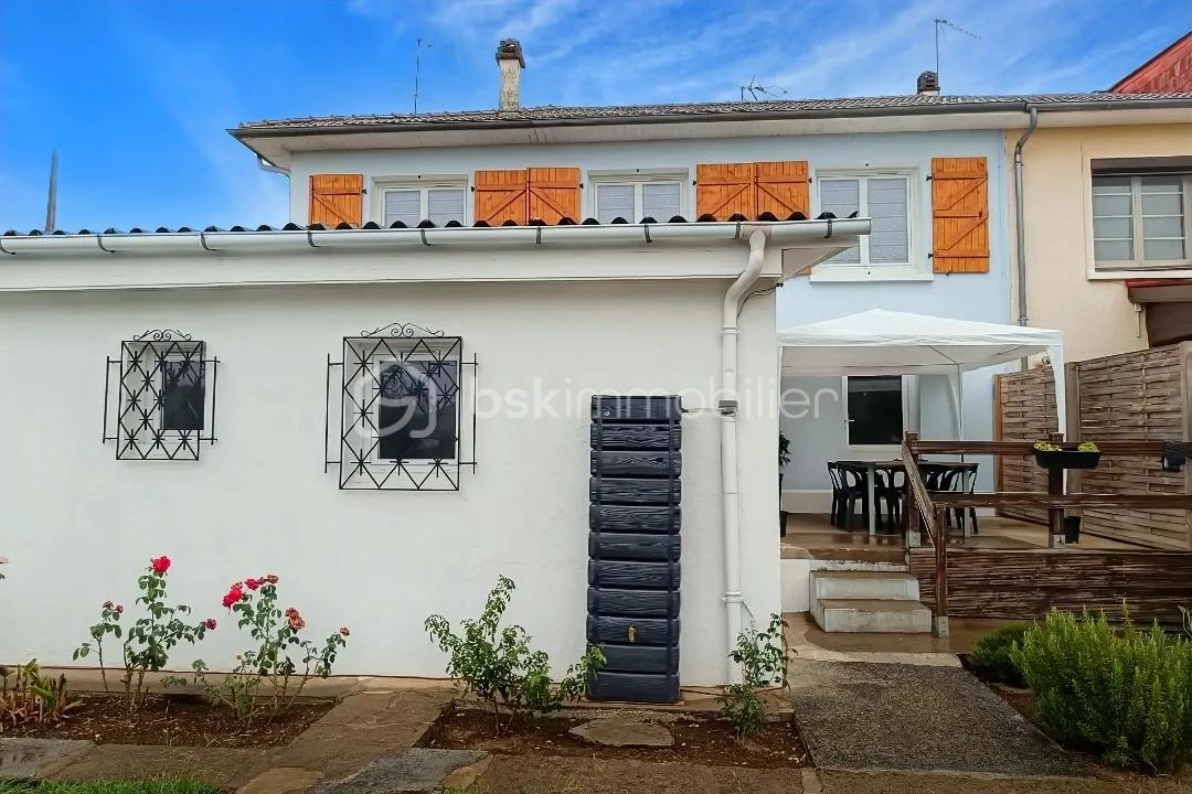 Maison de 155 m² - hoqi-8d14a91e7fb340b6a2c1e36d7da9761f.jpg