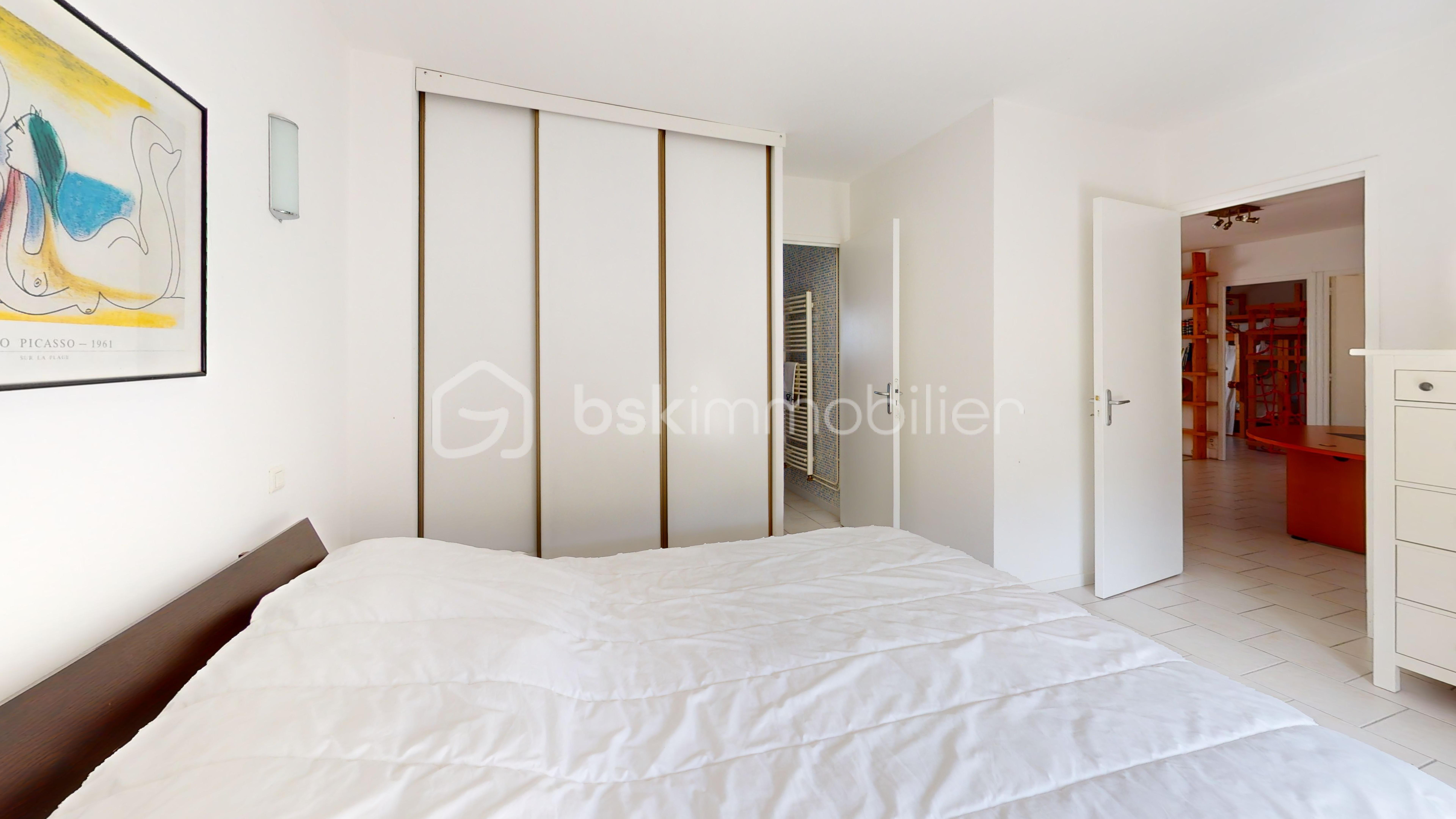 Maison-Freville-Bedroom 4.jpg