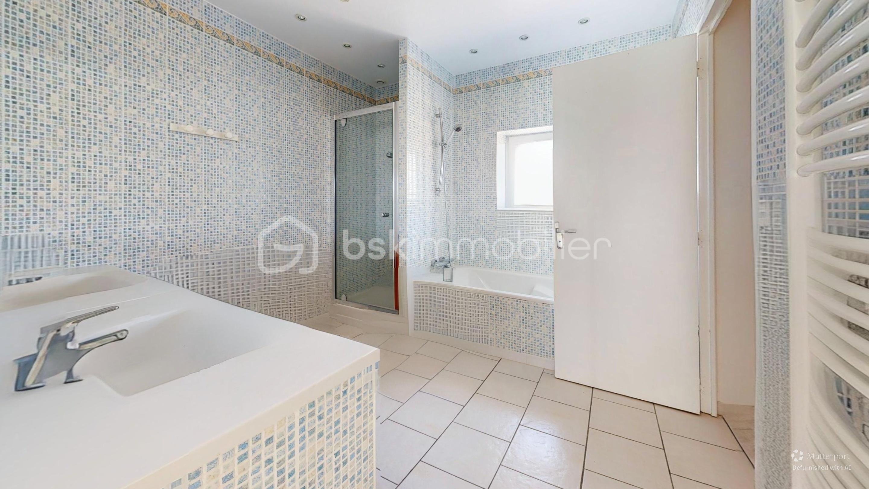 Maison-Freville-Bathroom-Defurnished.jpg