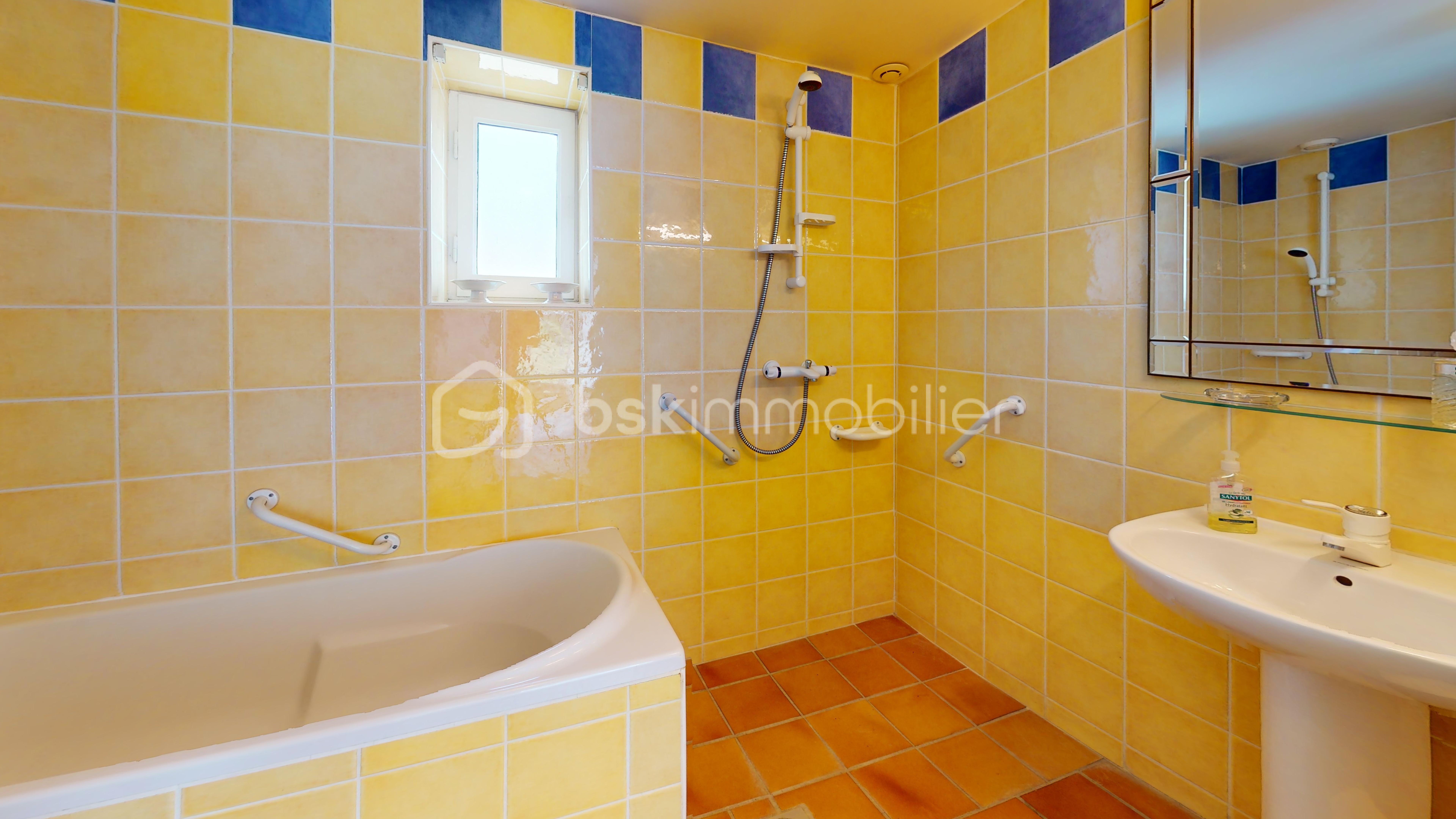 Maison-Freville-Bathroom 1.jpg