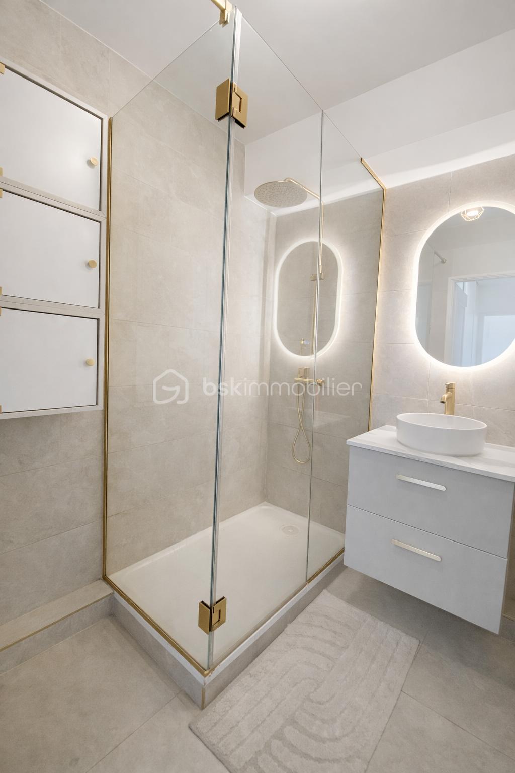 Appartement de 64,29 m² - Salle de bain moderne et élégante.png
