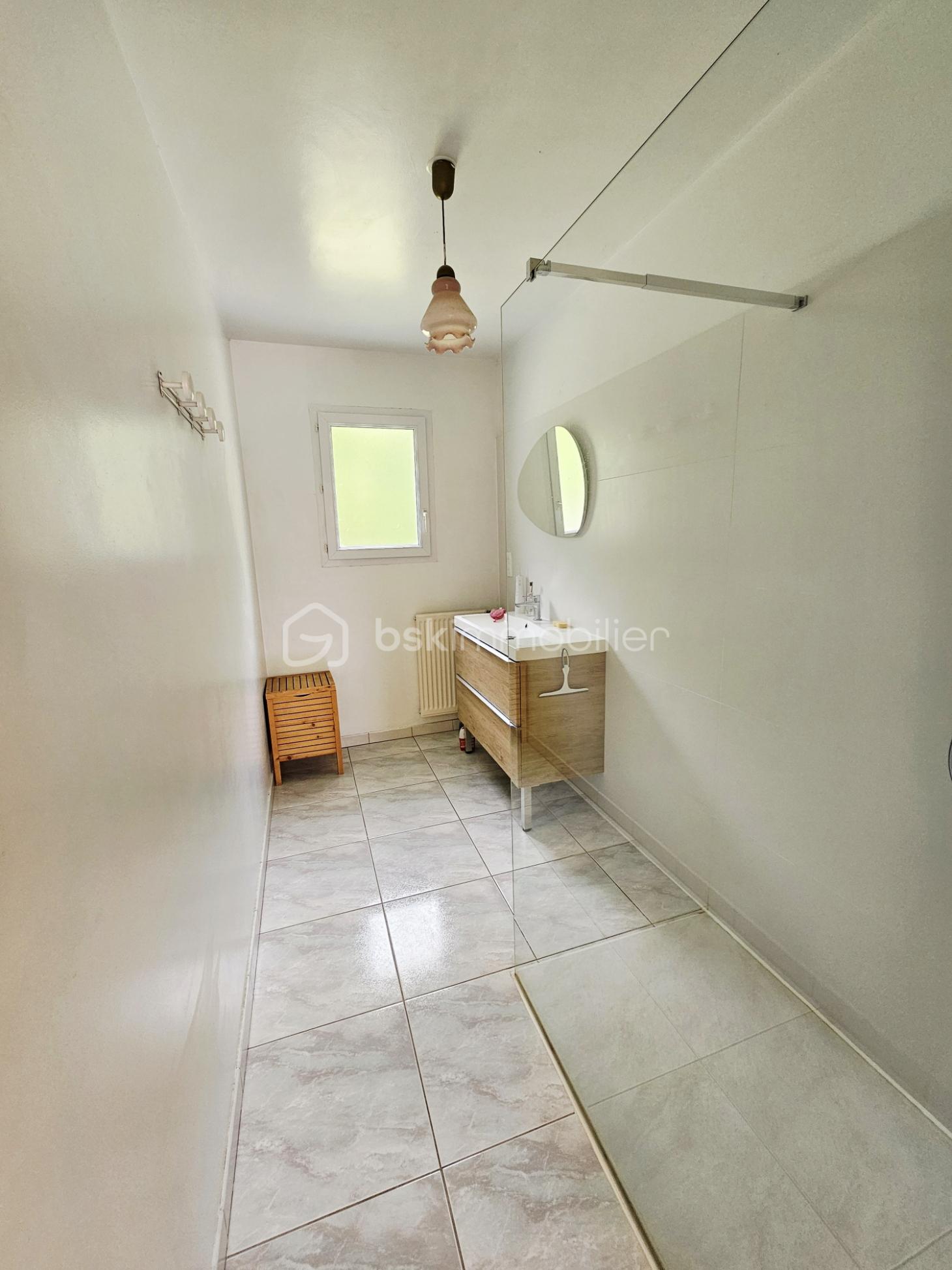 Maison de village de 127 m² - sdb rdc2.jpg