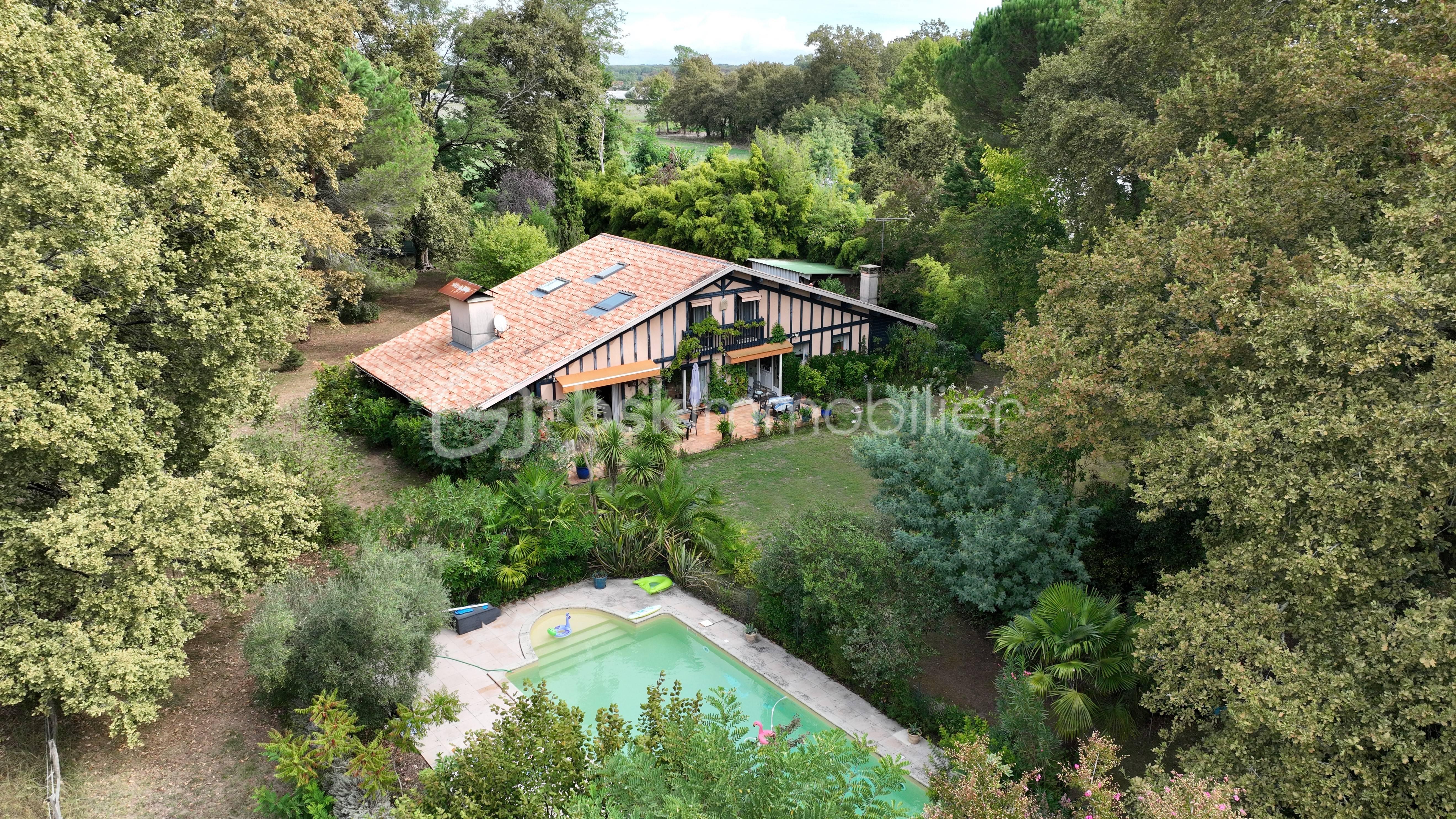 Maison 7 pièces 220 m² · à Dax · 220 m² · 438 000 €