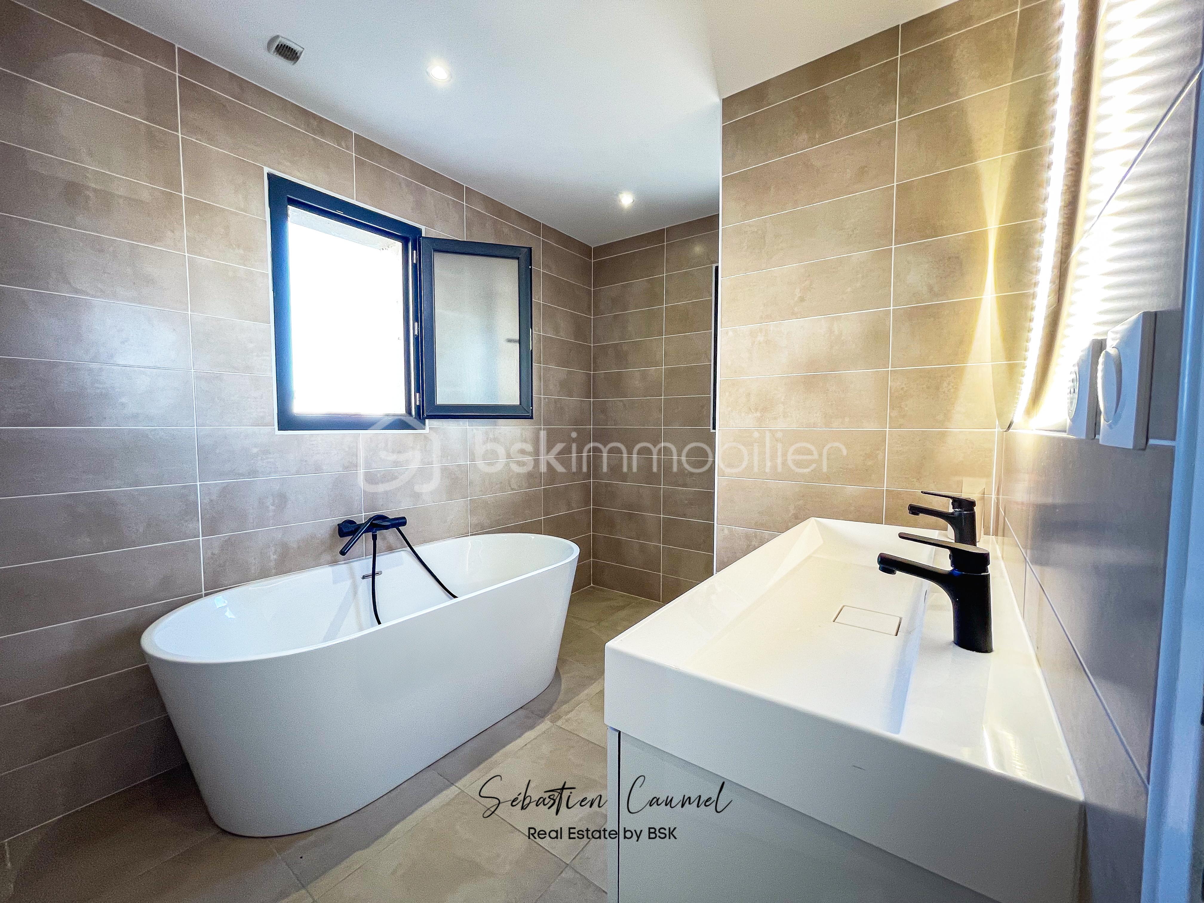 Villa de 101 m² - SALLE DE BAINS DOUCHE BAIGNOIRE 3.jpg
