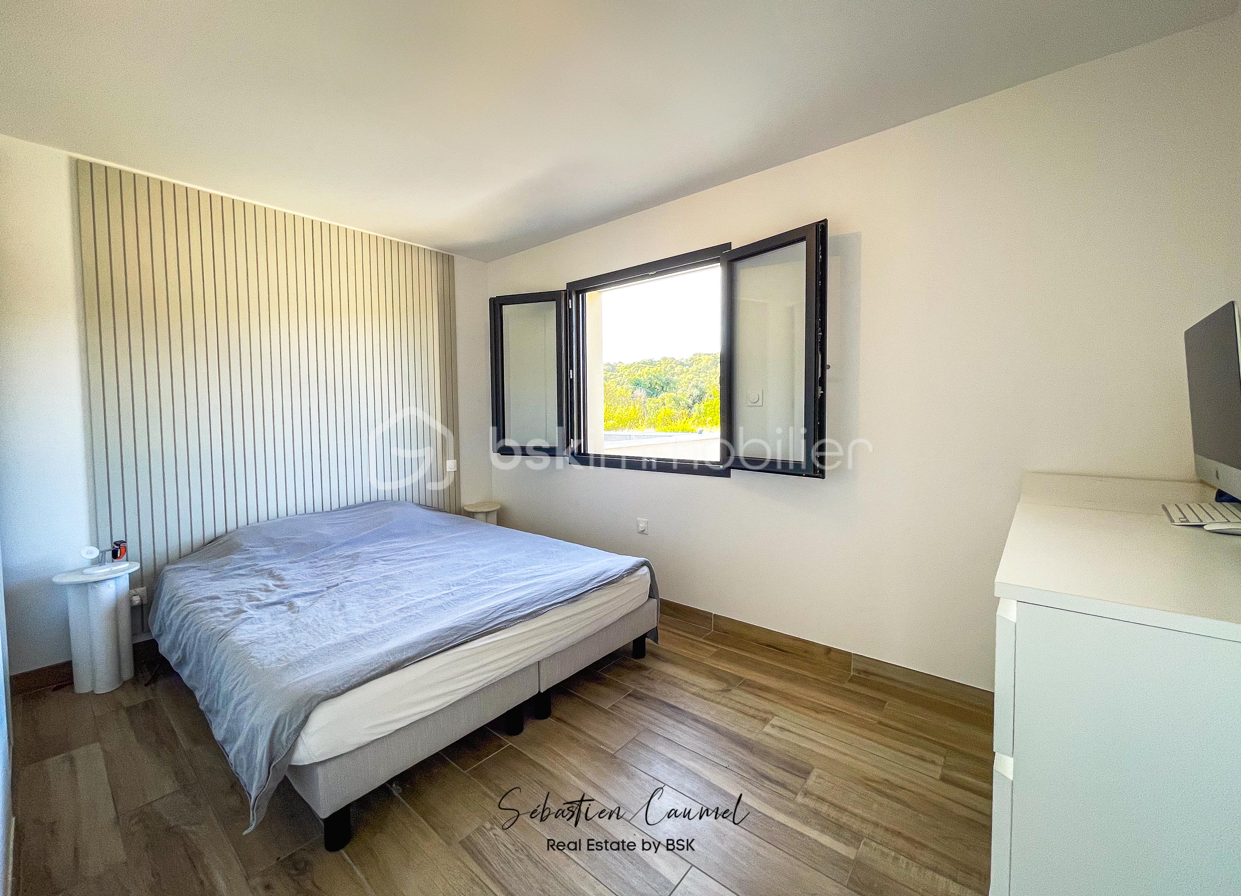 Villa de 101 m² - CHAMBRE 2 R+1 1.jpg