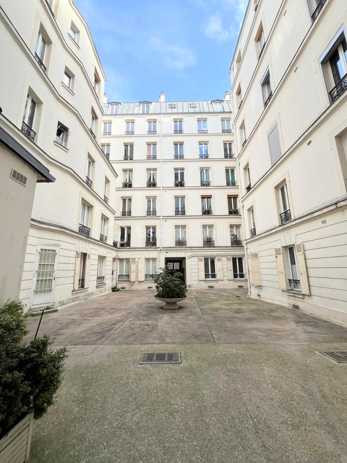 Appartement de 121,53 m² - cour exterieur.jpg