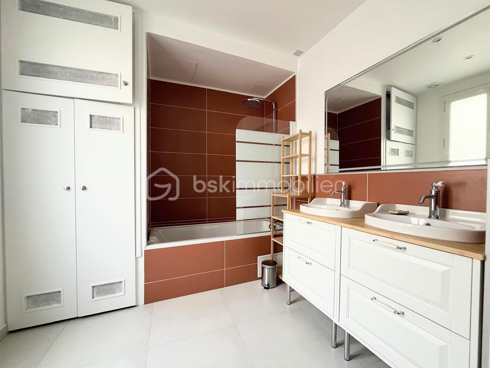 Appartement de 121,53 m² - salle de bain 2.jpg