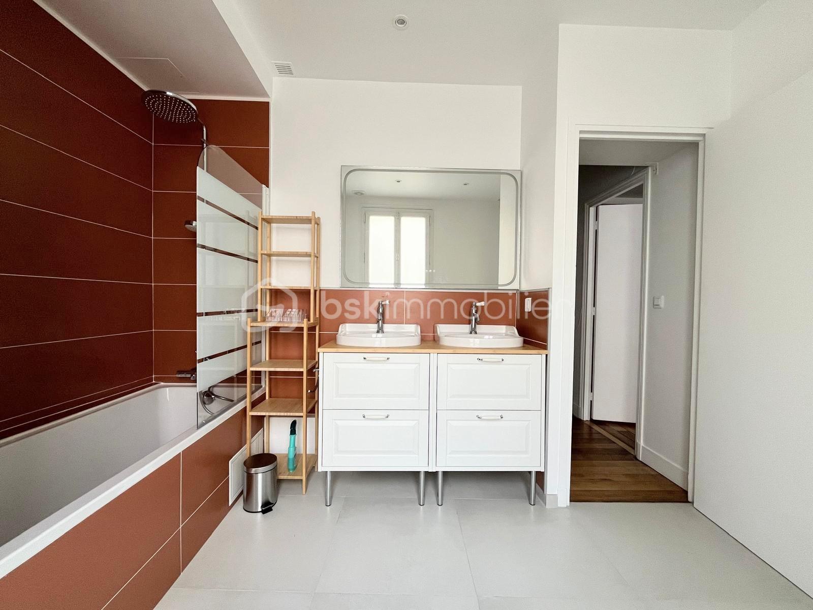 Appartement de 121,53 m² - salle de bain.jpg
