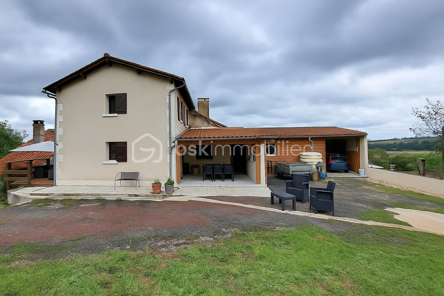 Maison de 70 m² - Poto devant maison.png