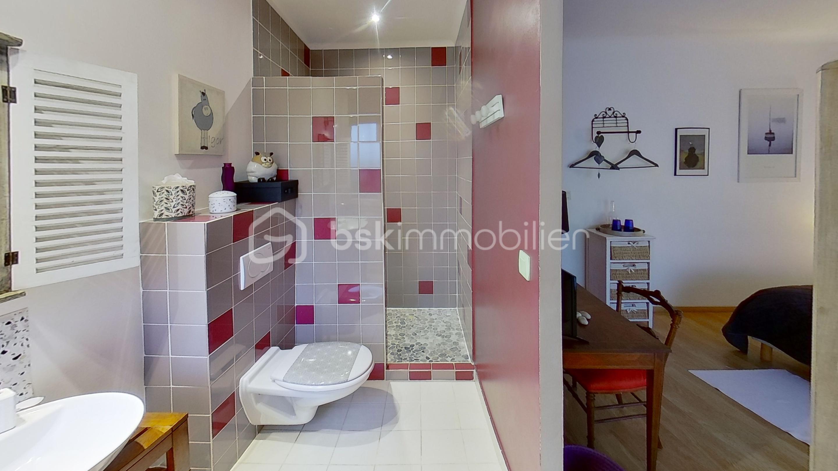 Bathroom (1).jpg