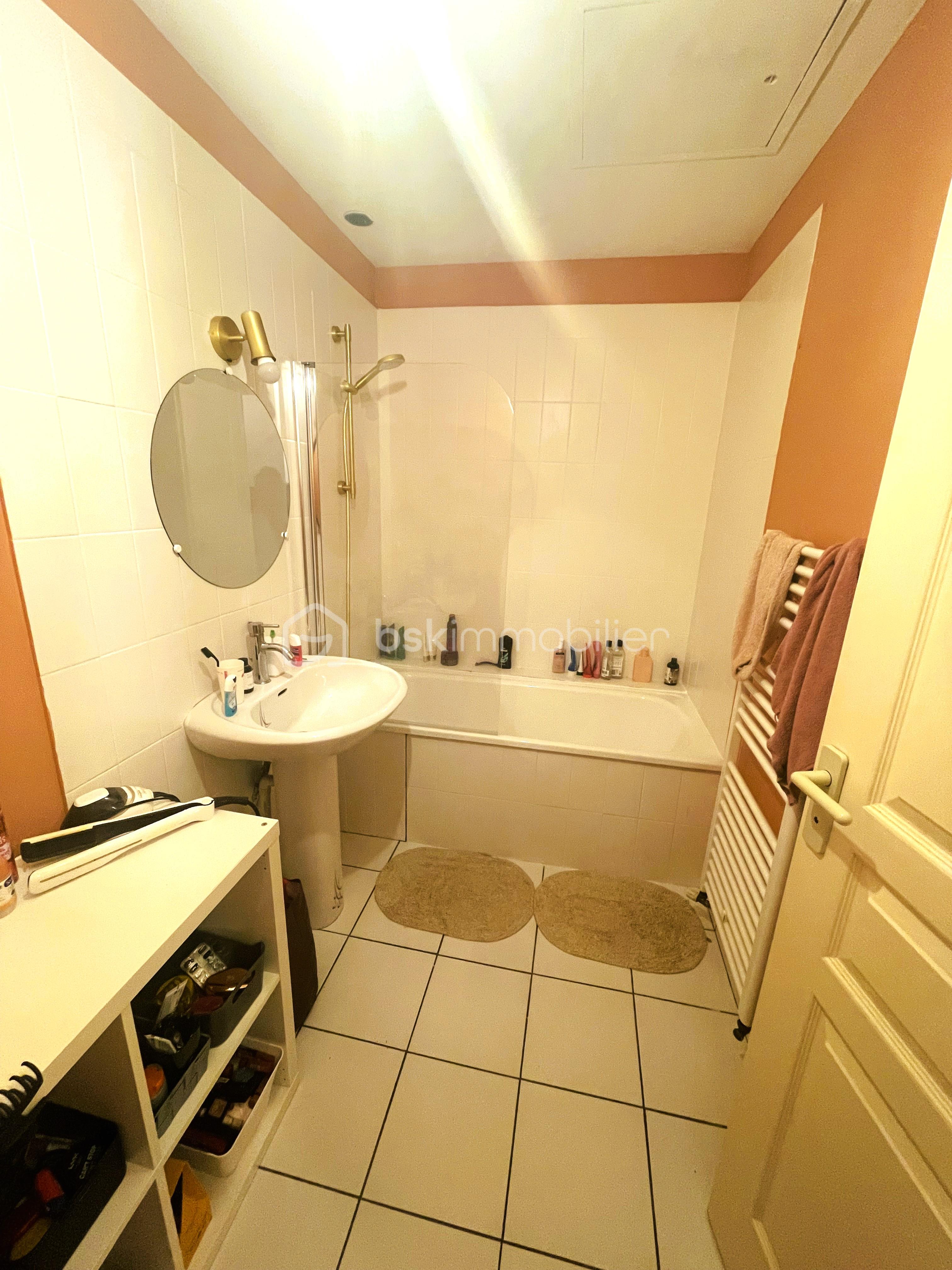 Maison de 63 m² - chateau-sdb-étage.jpg