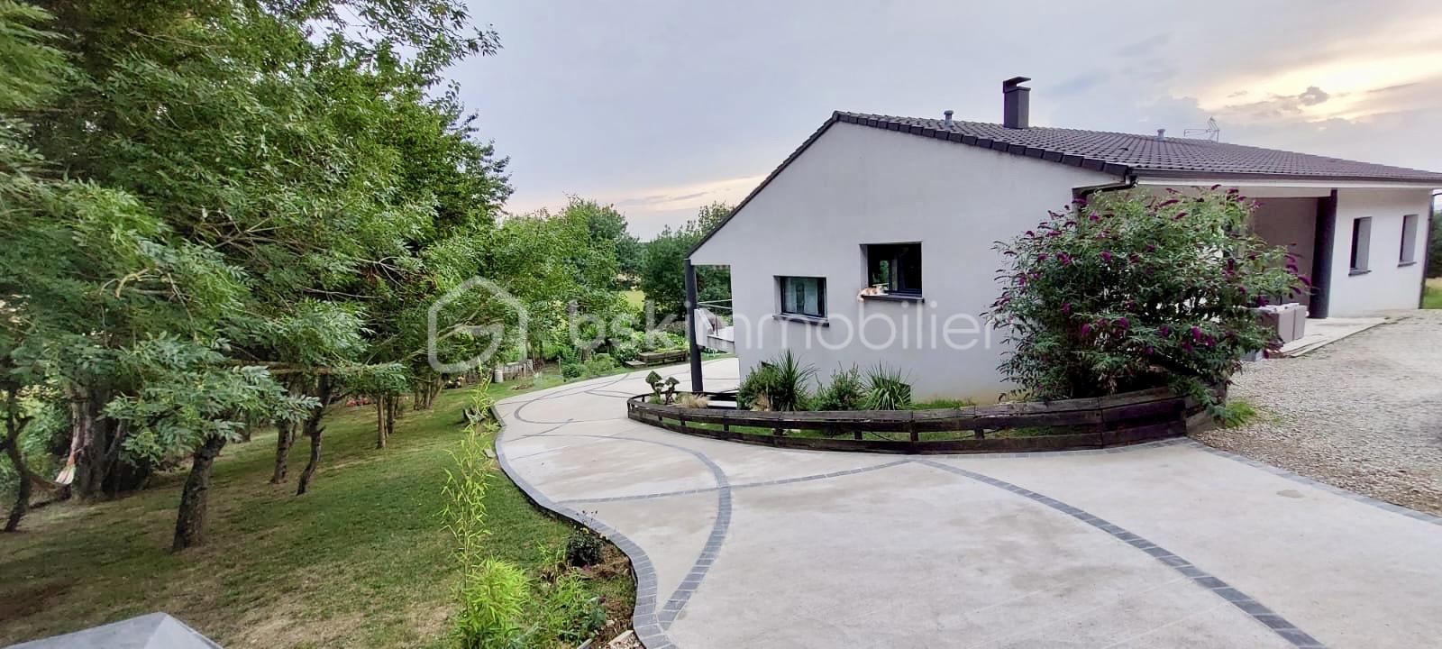 Maison de 212 m² - 7b0d5164-929c-4558-8a7f-8eea76982206.jpg