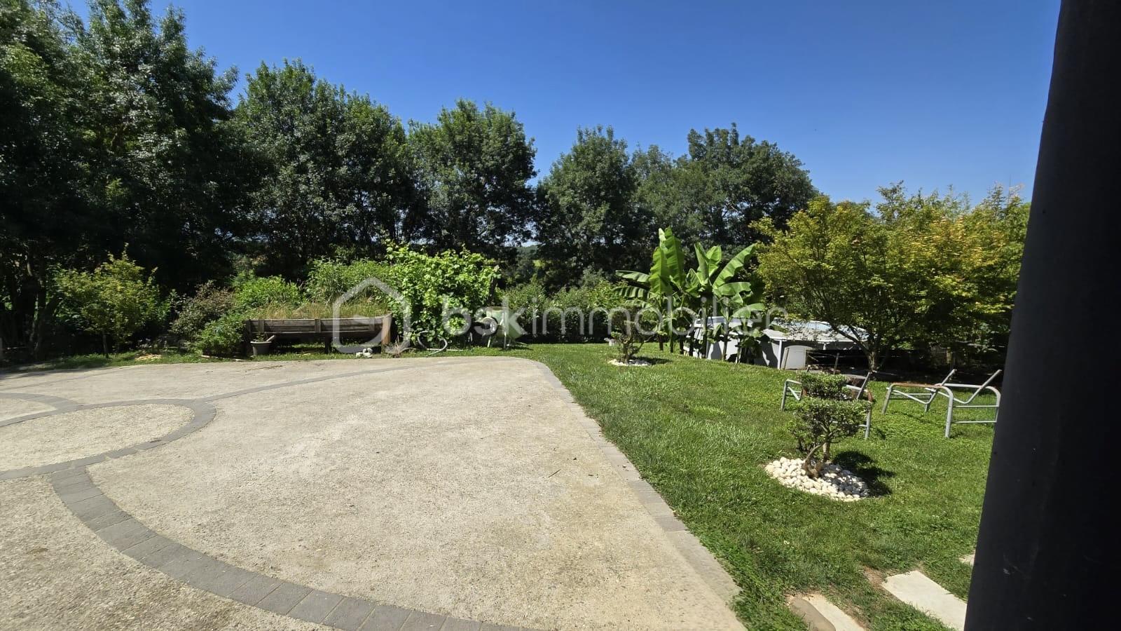 Maison de 212 m² - 13b3619f-a77e-444c-bfd1-00aa6d5563f9.jpg