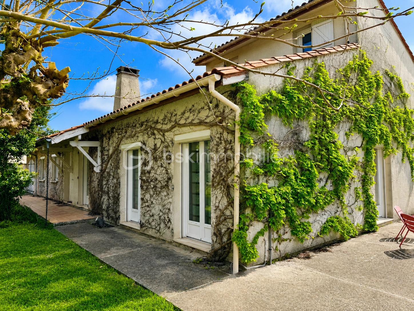 PHOTO MAISON MOULIS.png
