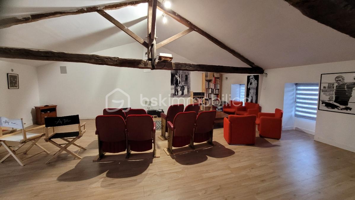 Maison de 283 m² - Salle cinéma 1.jpg