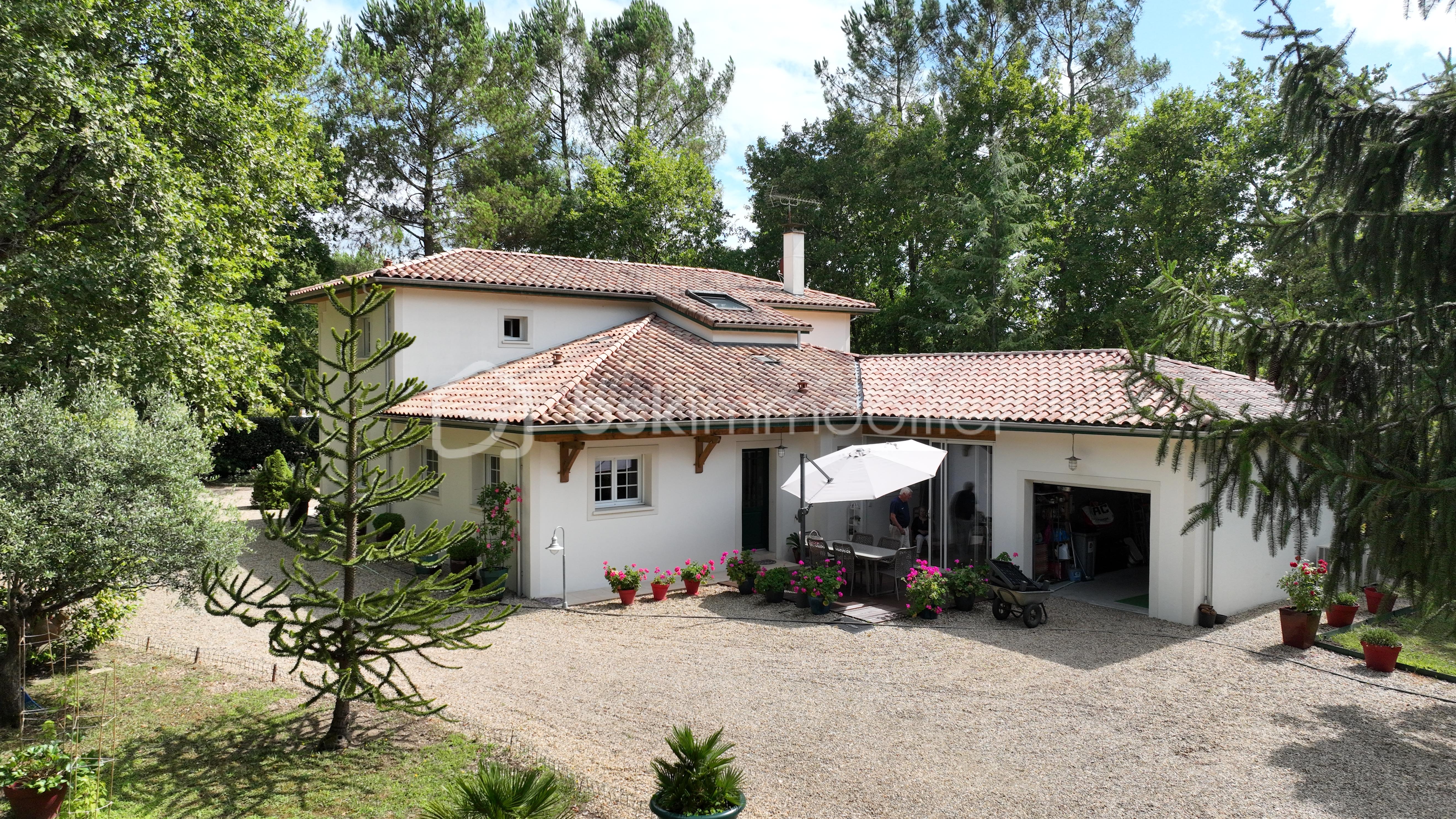 Maison de maitre de 206 m² - COTE DROIT 1.jpg