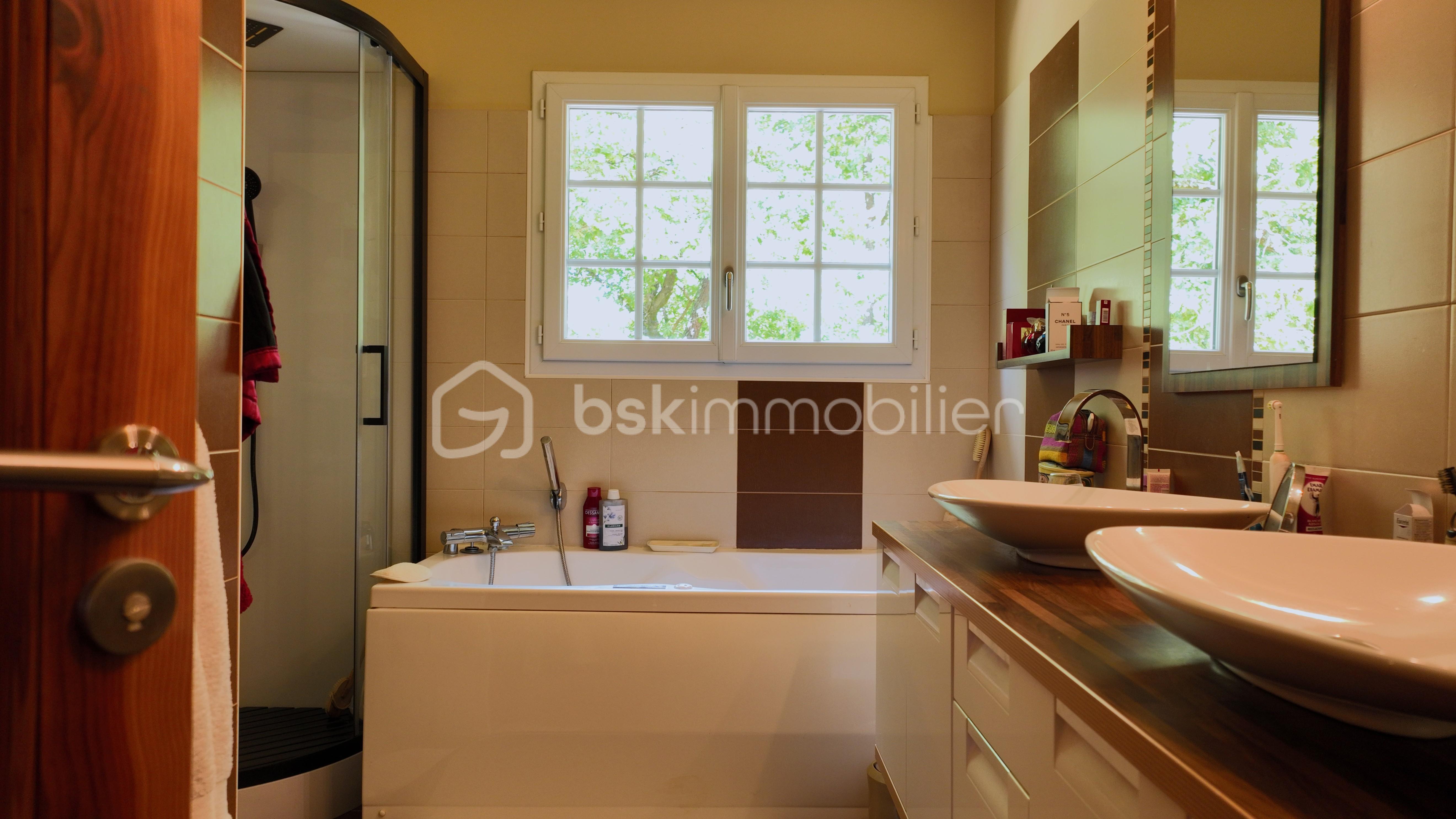 Maison de maitre de 206 m² - SALLE DE BAIN ETAGE .jpg