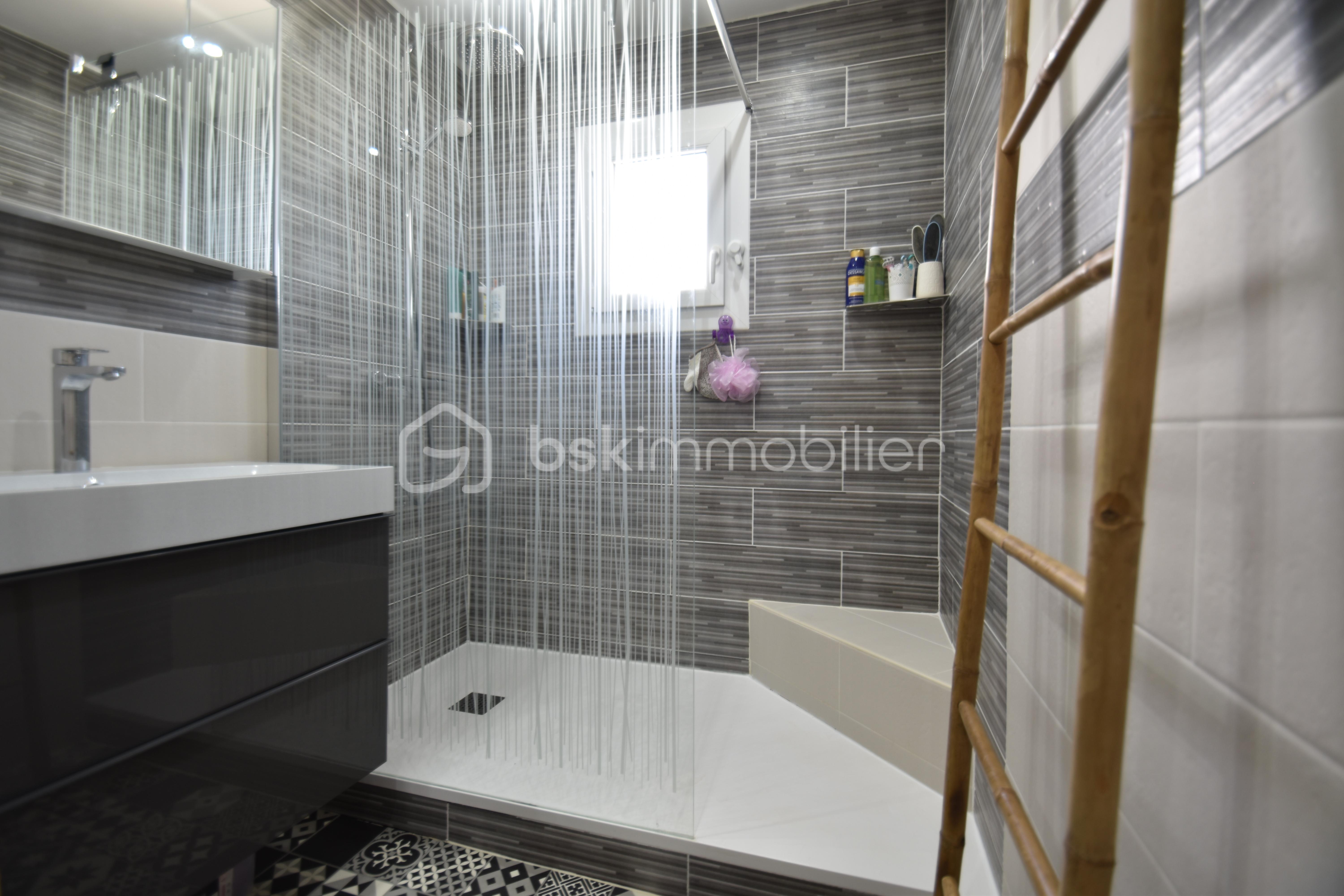 Pavillon de 110 m² - SDB3.JPG
