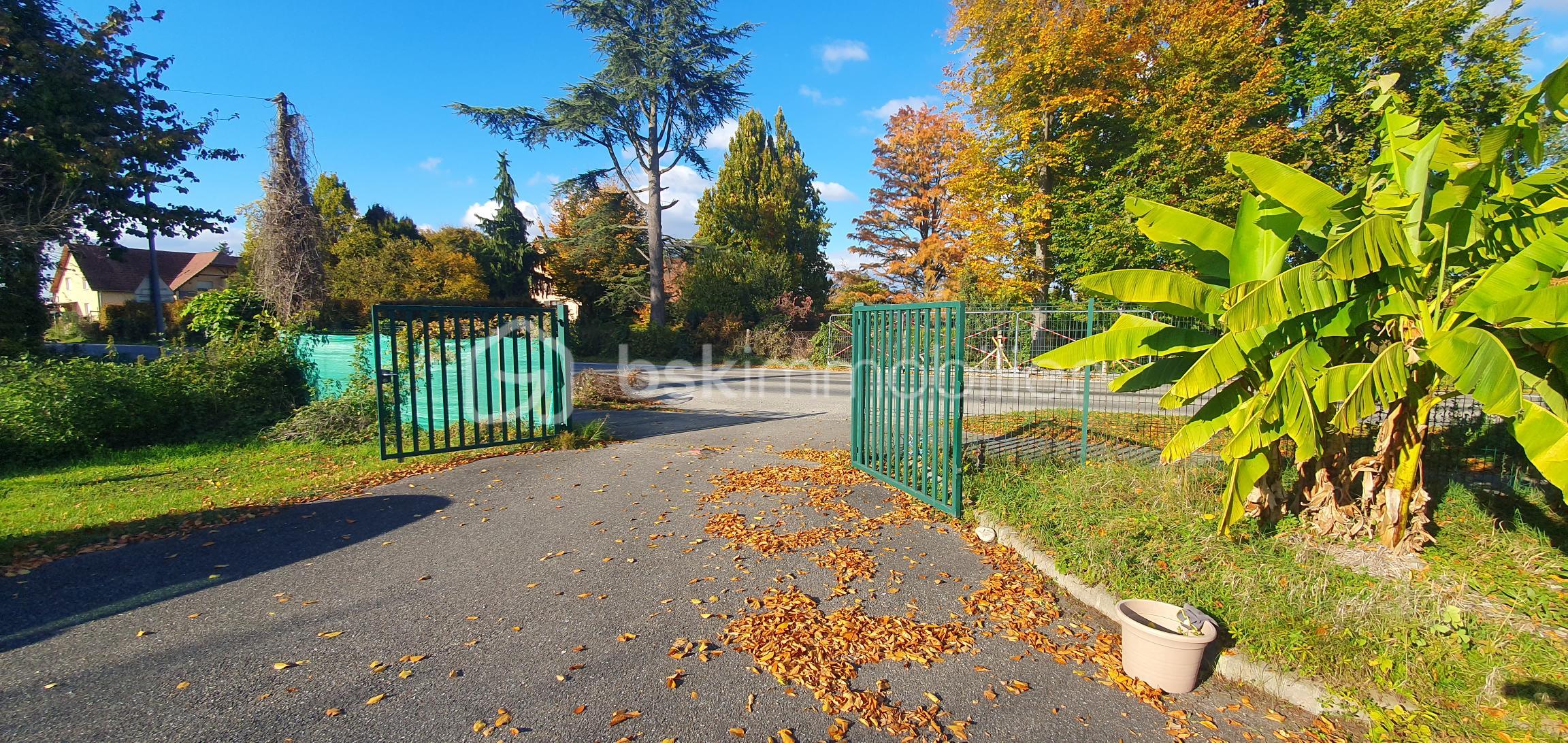 Local d'activités de 470 m² - photo_4a02b69023a2f23321593661b27e631b.jpg