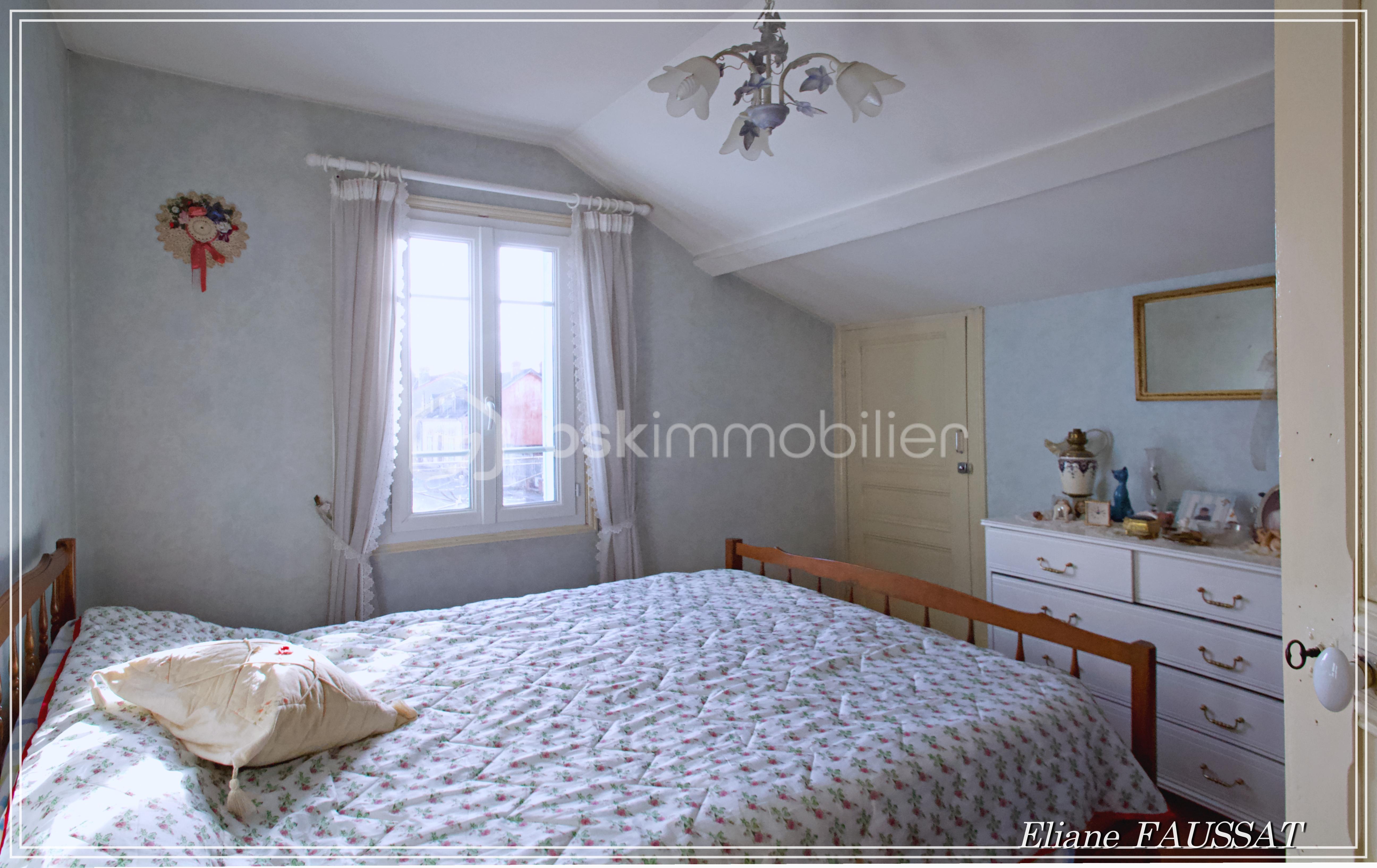 Maison de ville de 120 m² - CHAMBRE 1+.jpg