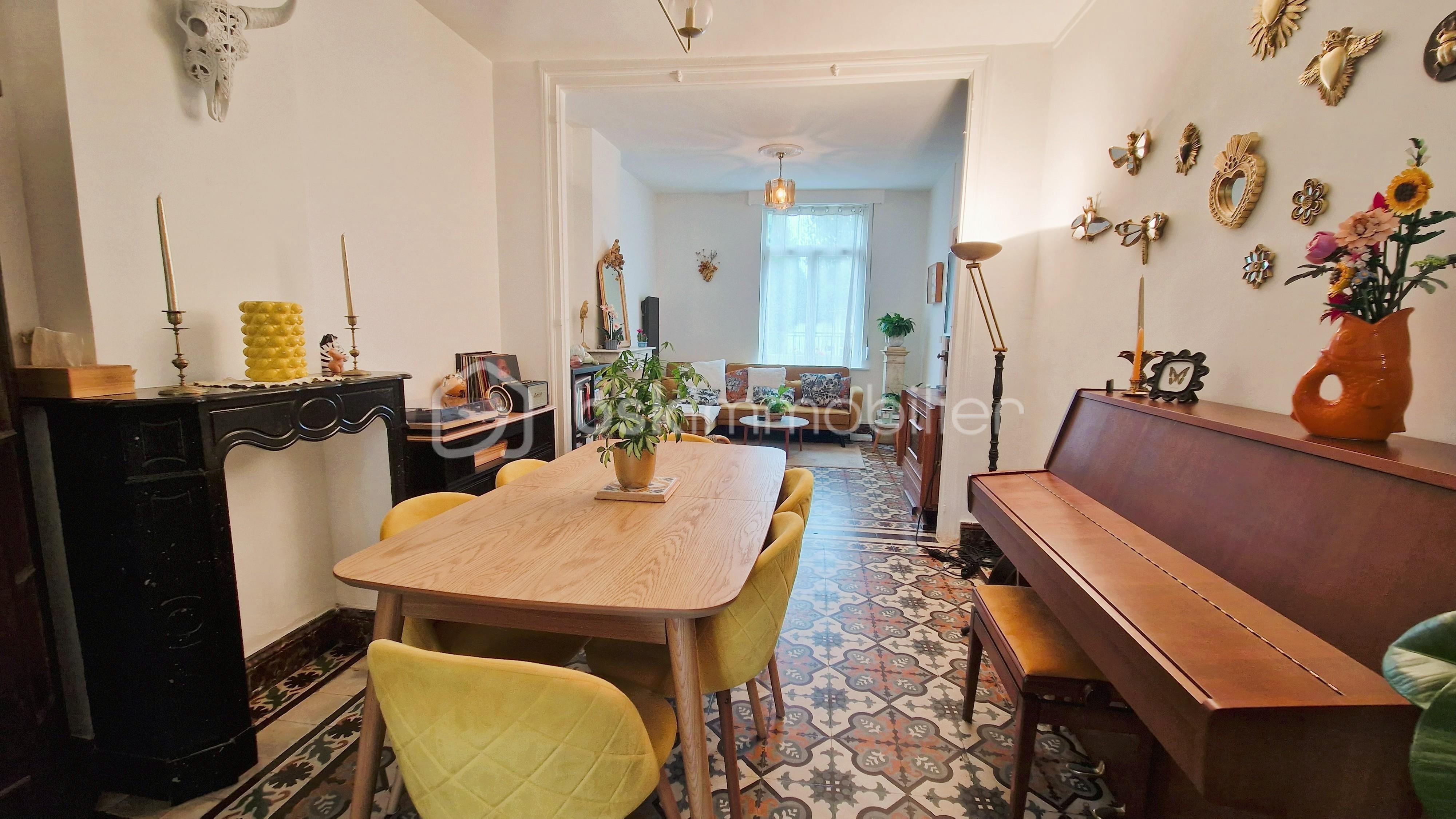 vue sam salon.jpg