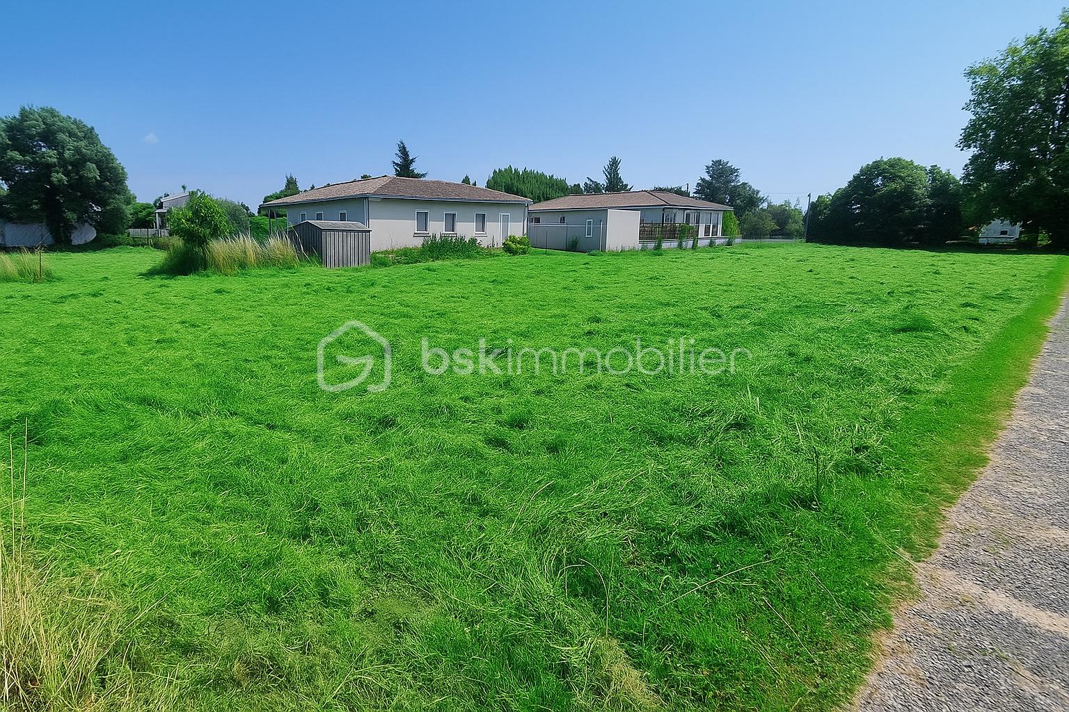 Terrain de 1 084 m² - ChatGPT Image 15 juil. 2025, 16_27_35.png
