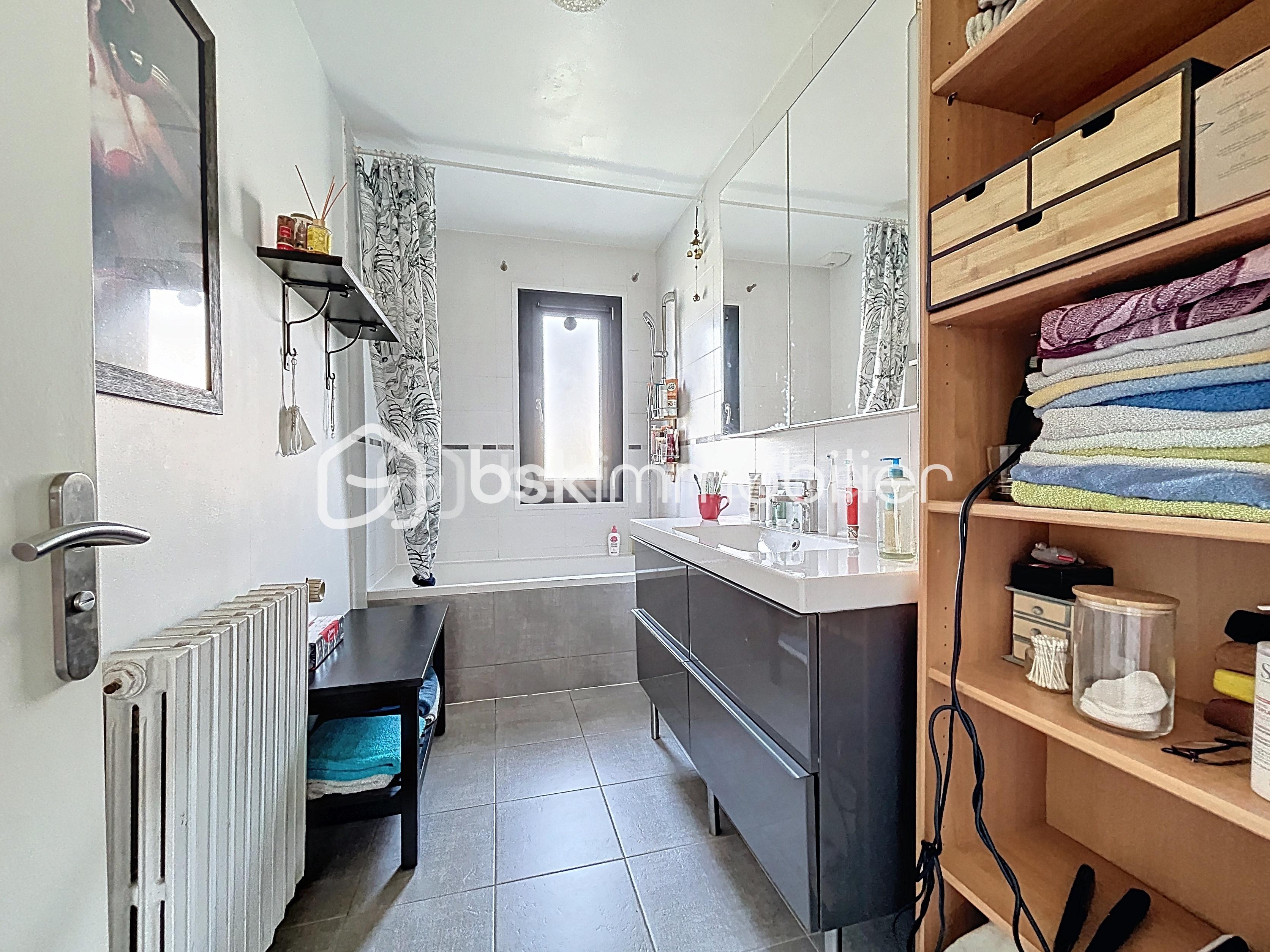 Maison de 100 m² - boyer-de-la-giroday_00018_409b567.jpg