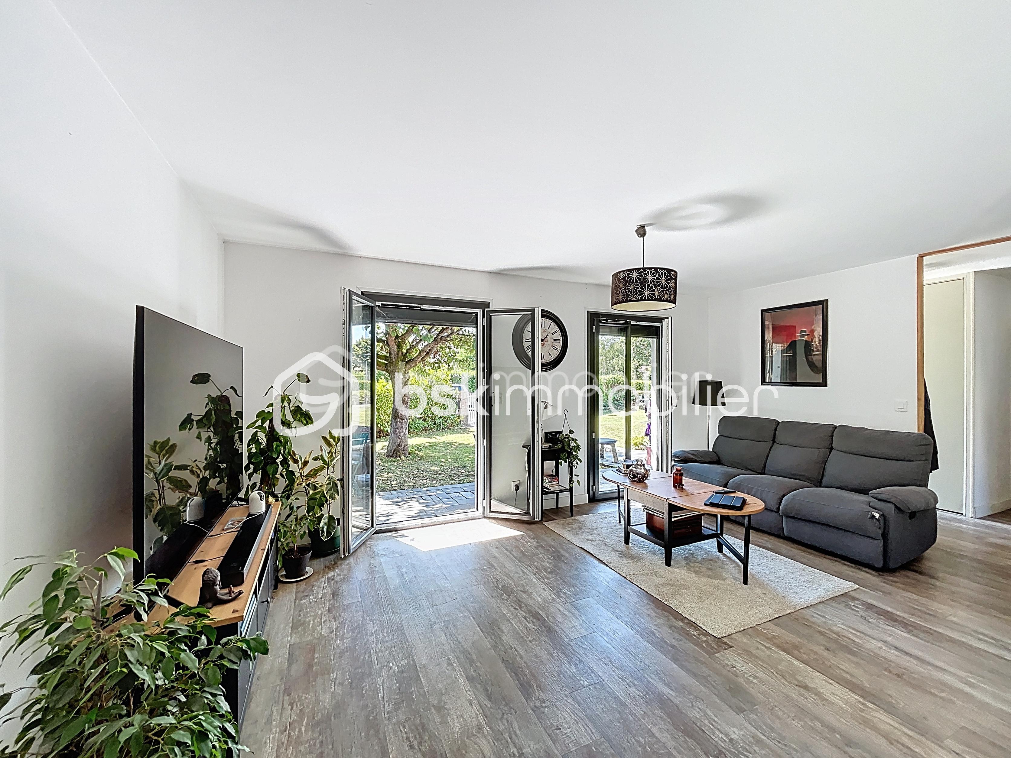 Maison de 100 m² - boyer-de-la-giroday_00005.jpg