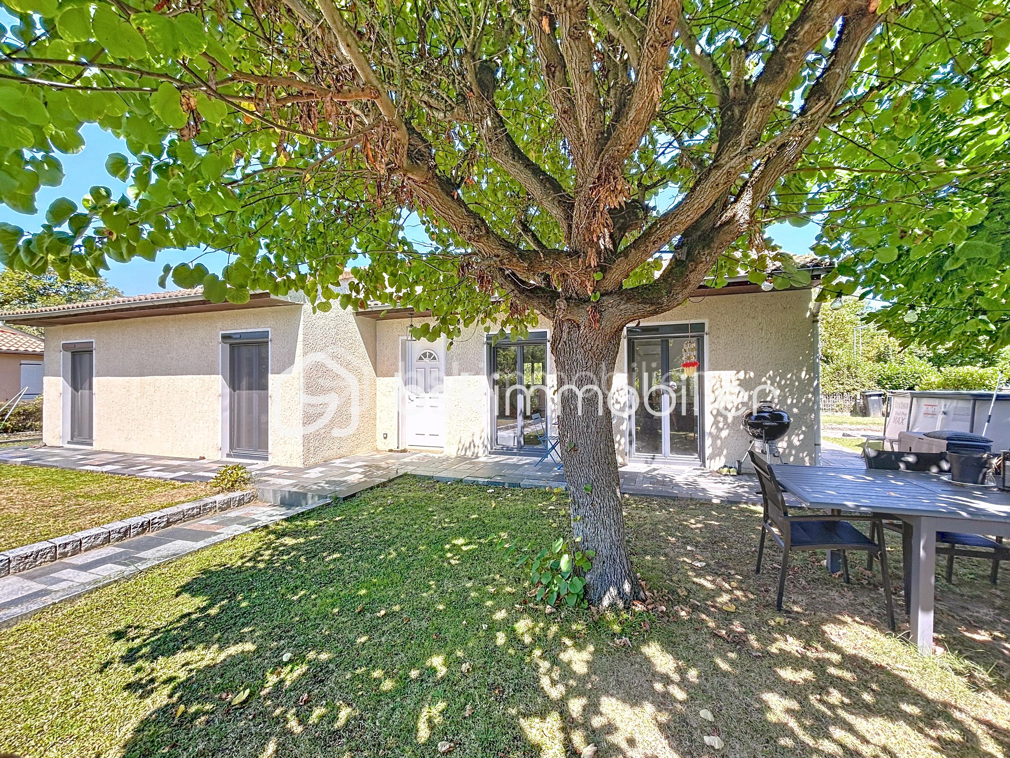 Maison de 100 m² - boyer-de-la-giroday_00012.jpg