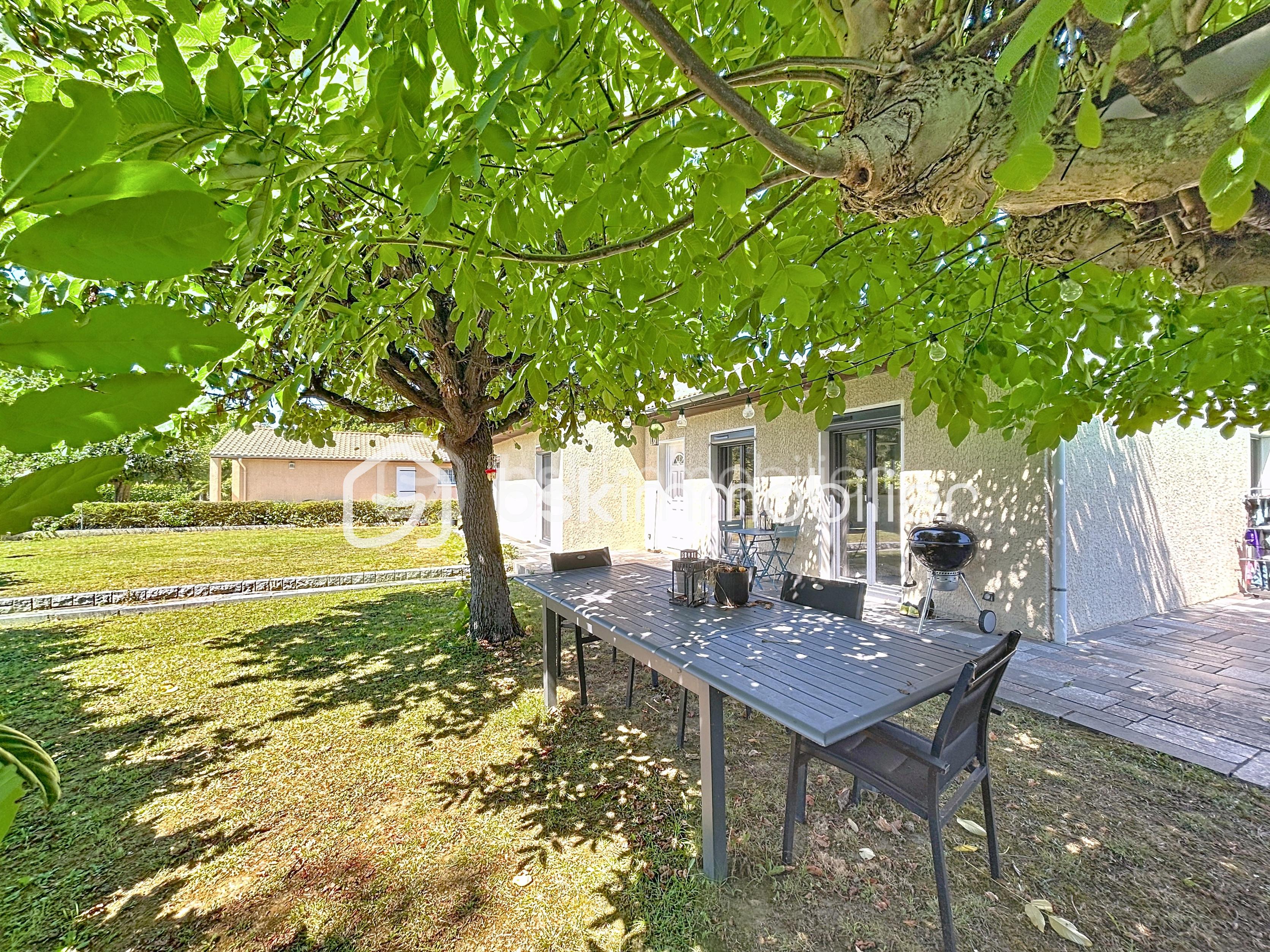 Maison de 100 m² - boyer-de-la-giroday_00010.jpg