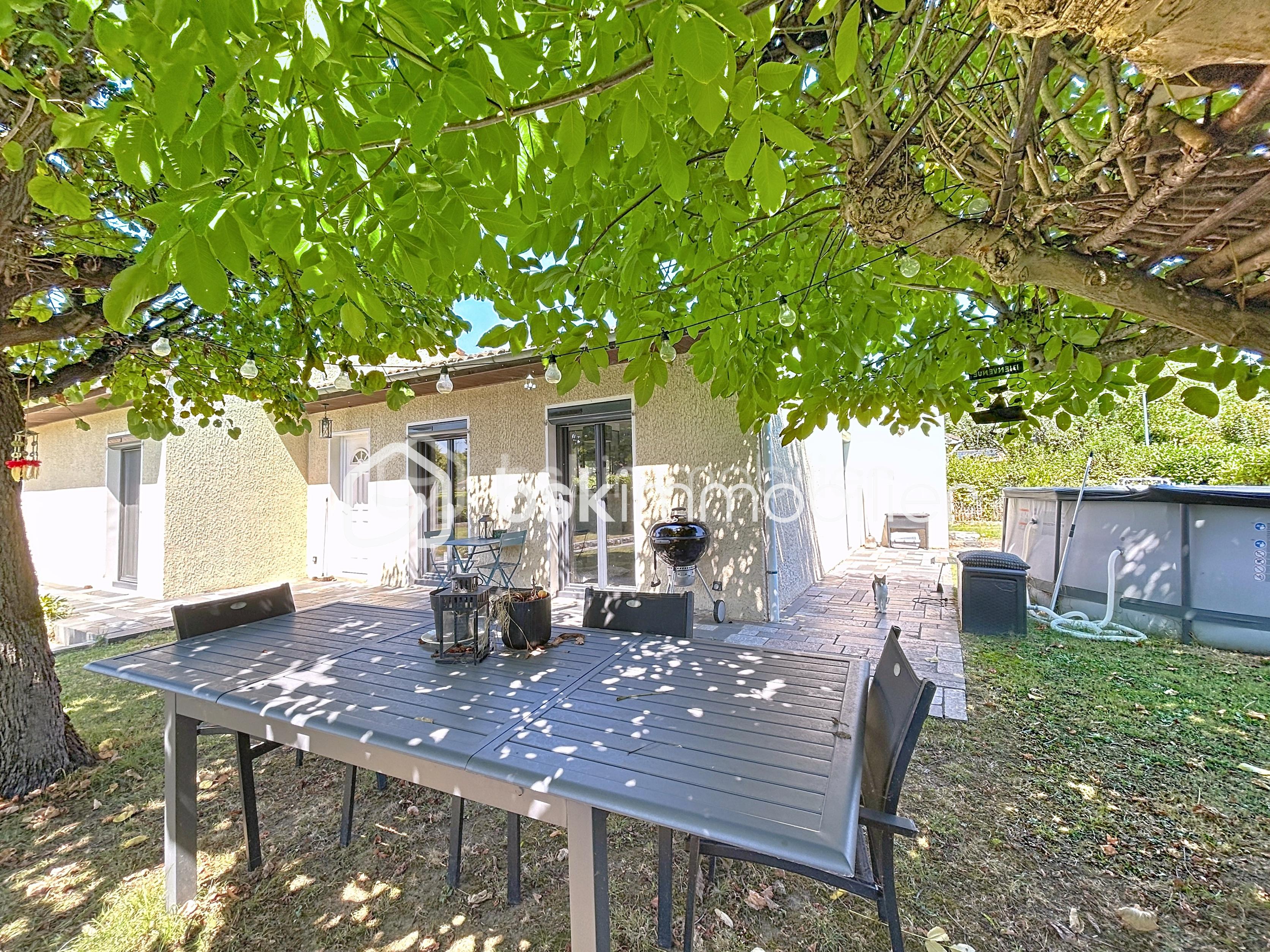 Maison de 100 m² - boyer-de-la-giroday_00013.jpg