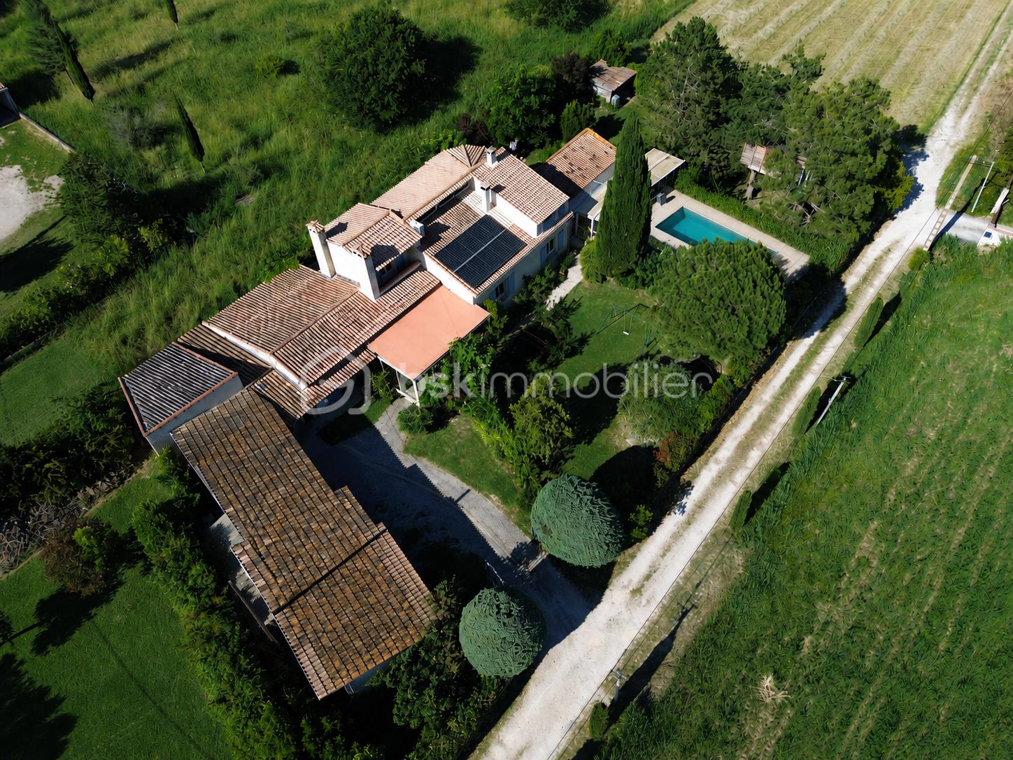 Maison 6 pièces 217 m² · à Bedarrides · 217 m² · 449 000 €