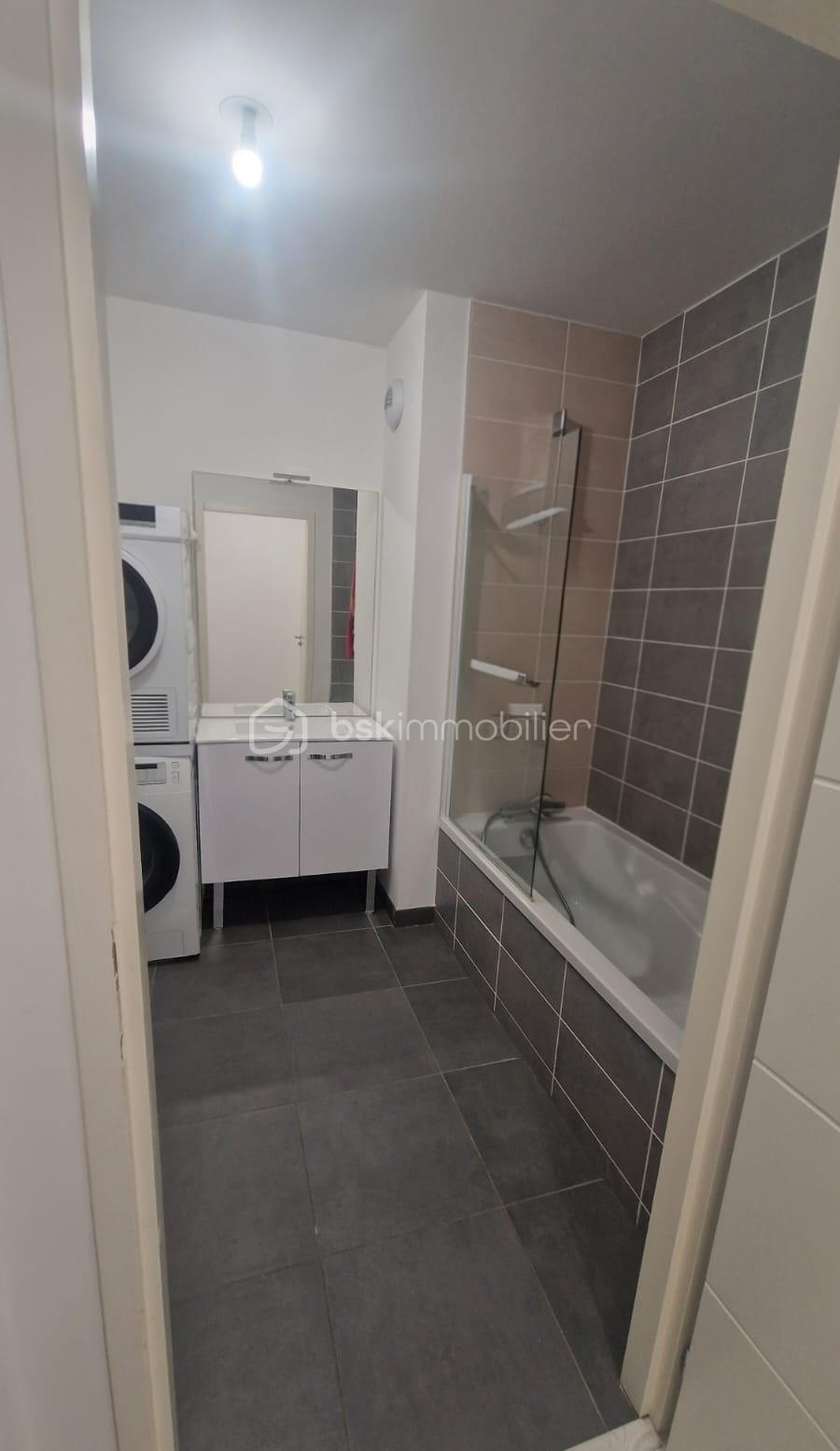 Appartement de 83,87 m² - salle de bain.jpeg