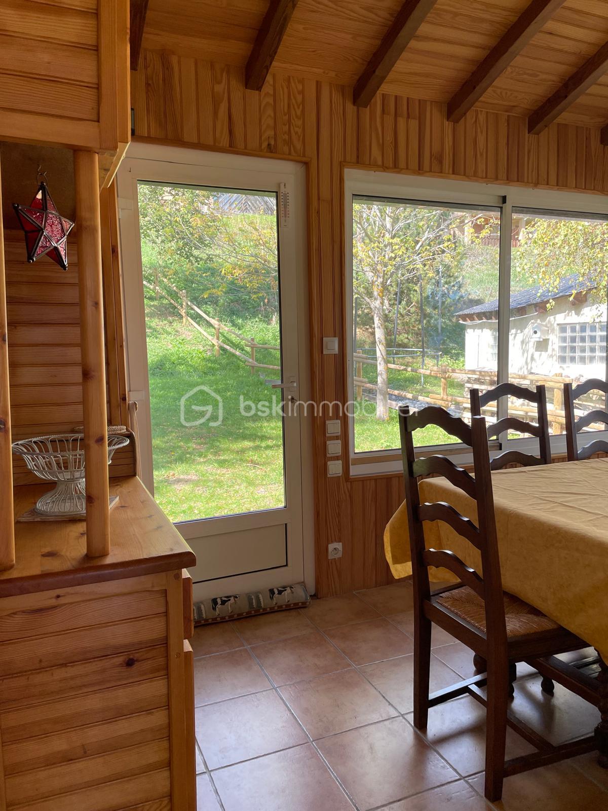 Maison jumelee de 95 m² - photo cuisine vue jardin.jpg