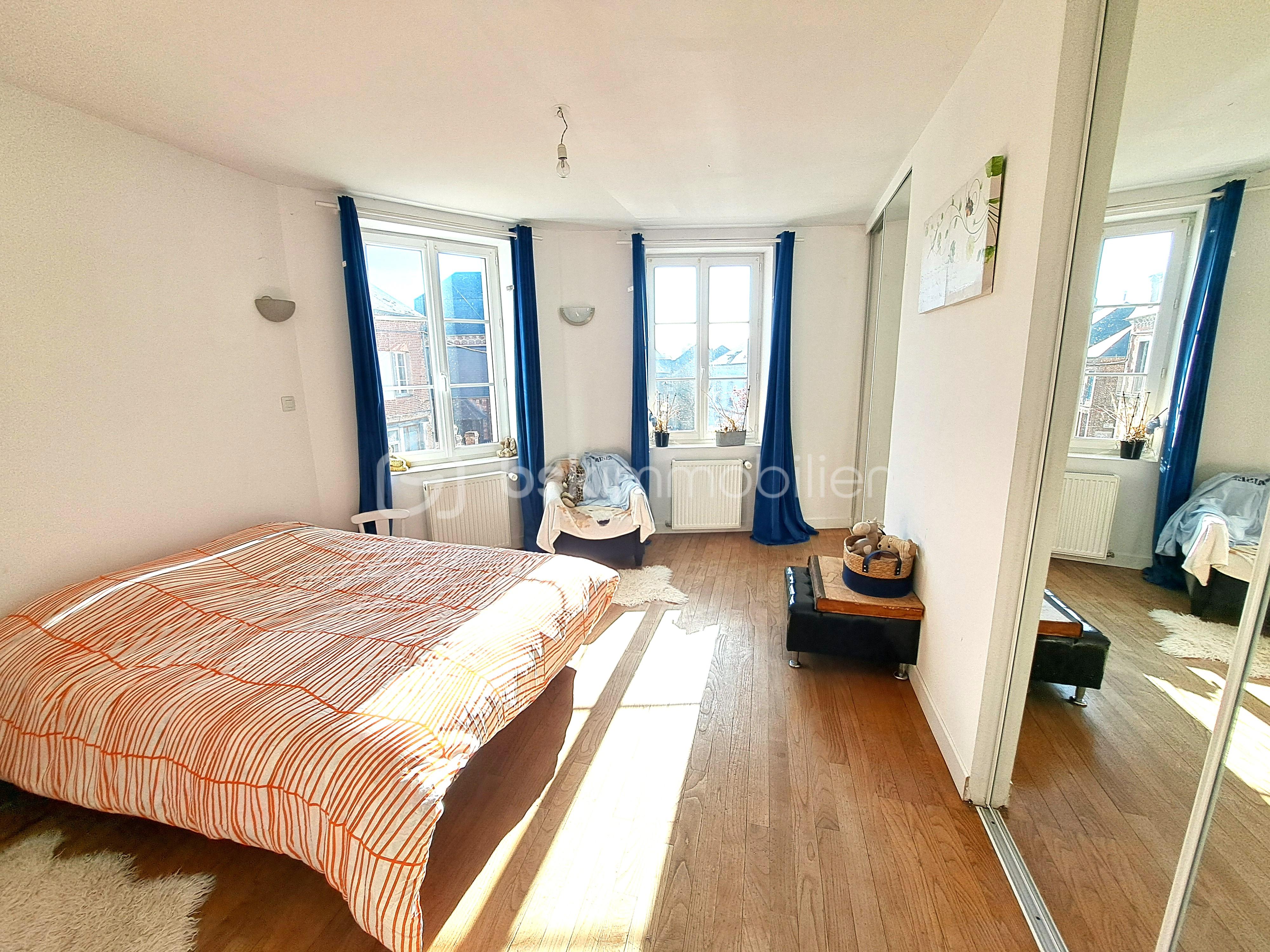 Maison de village de 84 m² - chambre 1e étage.jpg