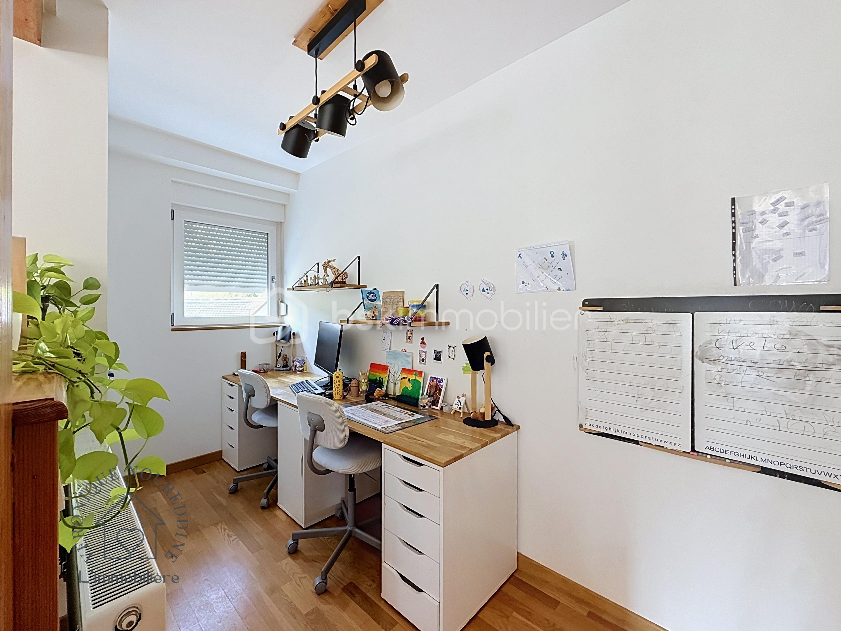 bureau.jpg