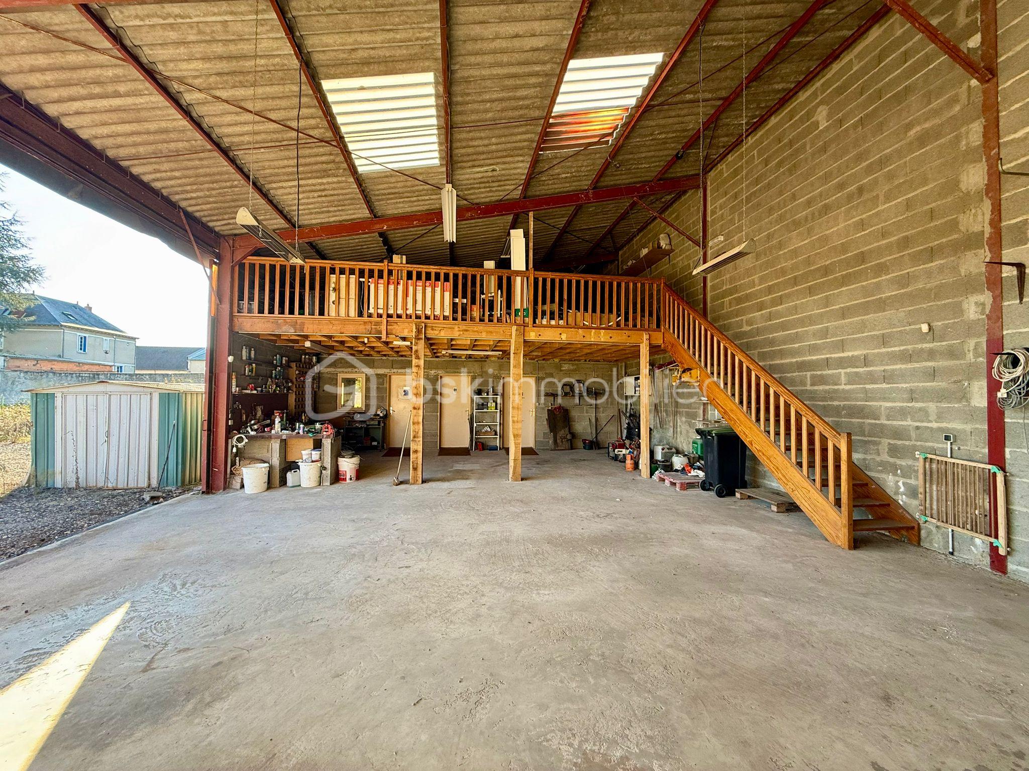 Immeuble mixte de 220 m² - WhatsApp Image 2025-10-20 at 10.28.03 (4).jpeg