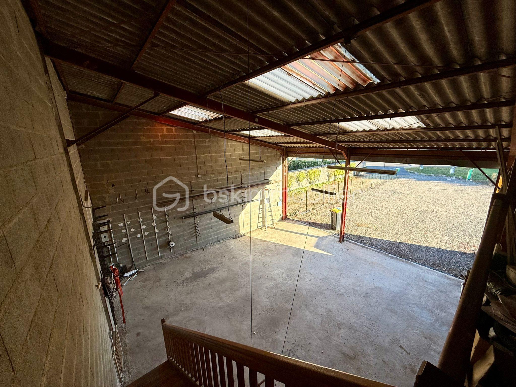 Immeuble mixte de 220 m² - WhatsApp Image 2025-10-20 at 10.28.03.jpeg