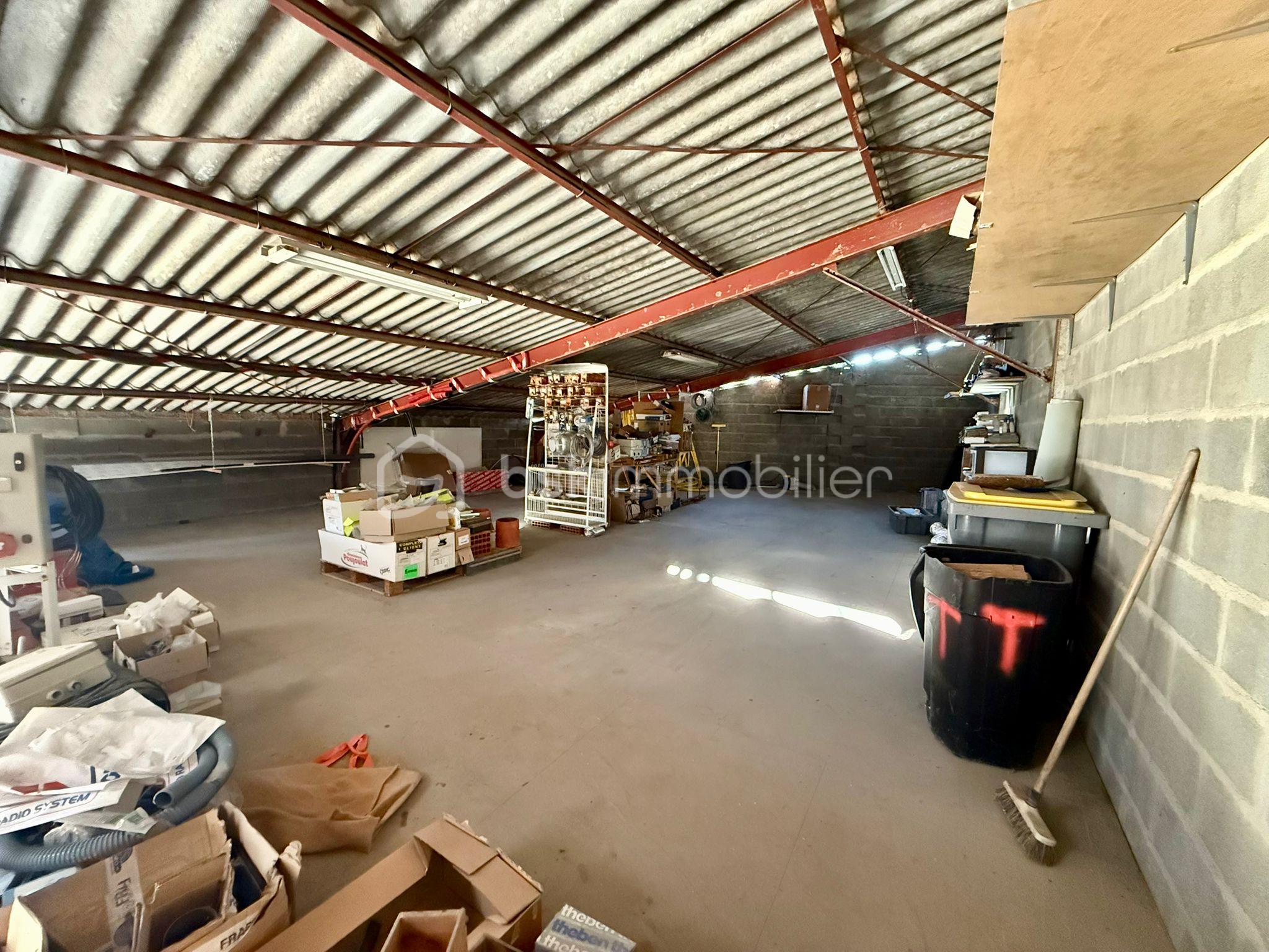 Immeuble mixte de 220 m² - WhatsApp Image 2025-10-20 at 10.28.03 (3).jpeg