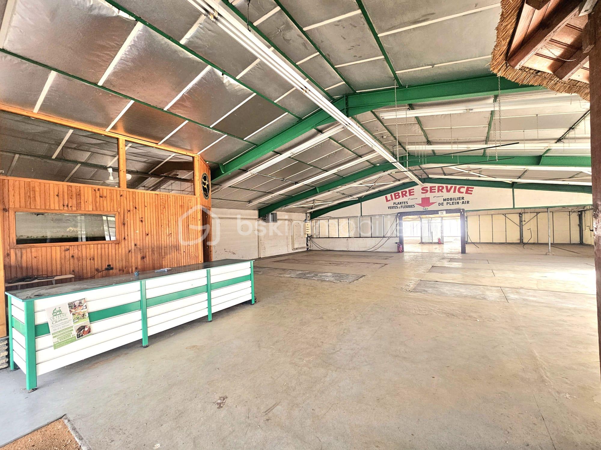 Local d activites de 825 m² - WhatsApp Image 2025-11-10 at 22.00.43 (3).jpeg