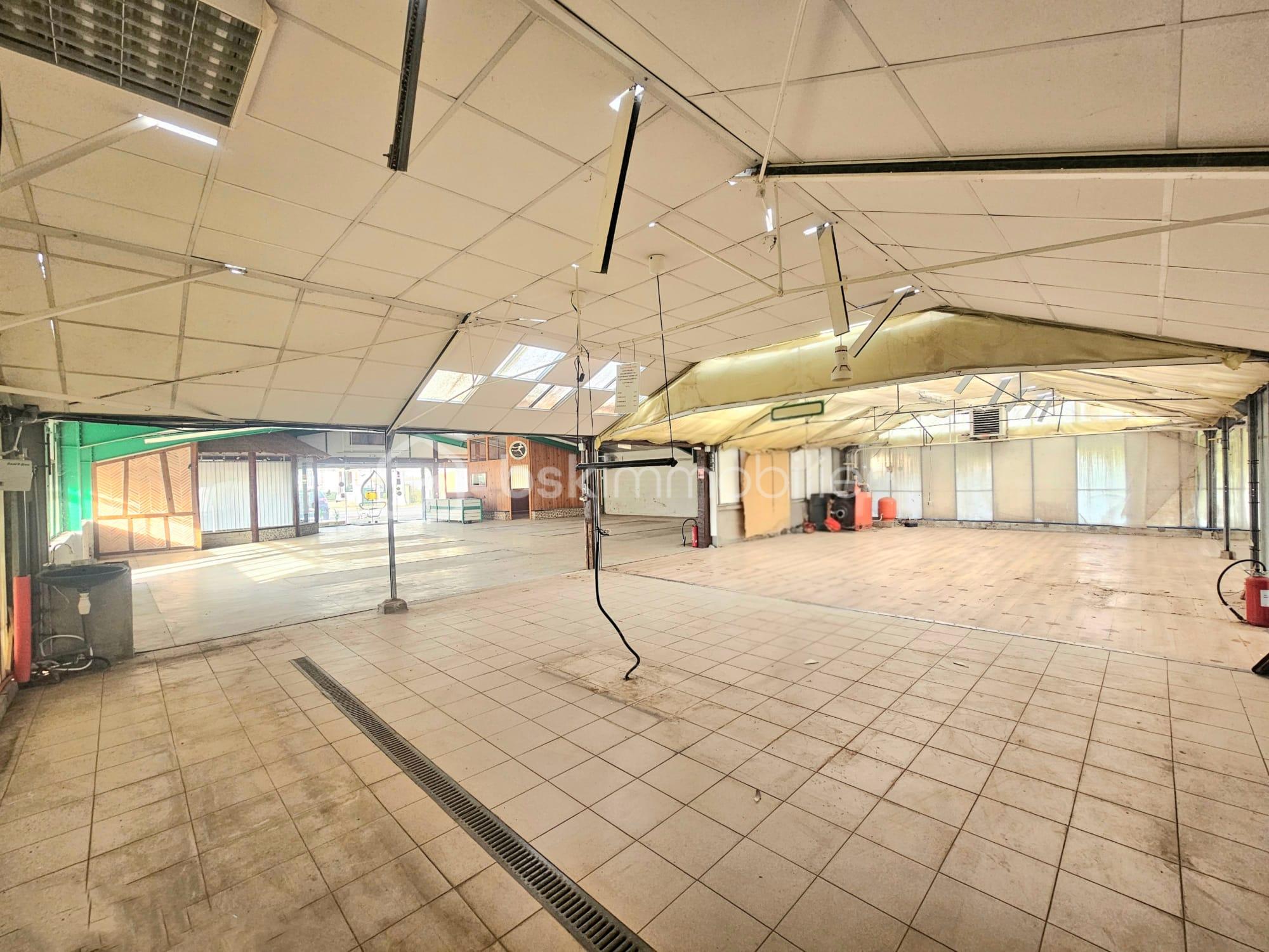 Local d activites de 825 m² - WhatsApp Image 2025-11-10 at 22.00.43 (6).jpeg