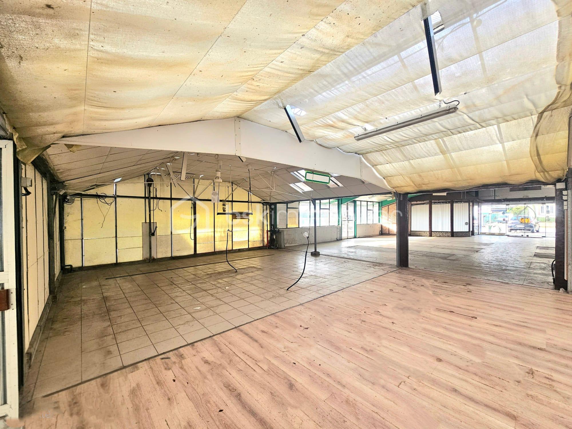 Local d activites de 825 m² - WhatsApp Image 2025-11-10 at 22.00.42 (1).jpeg