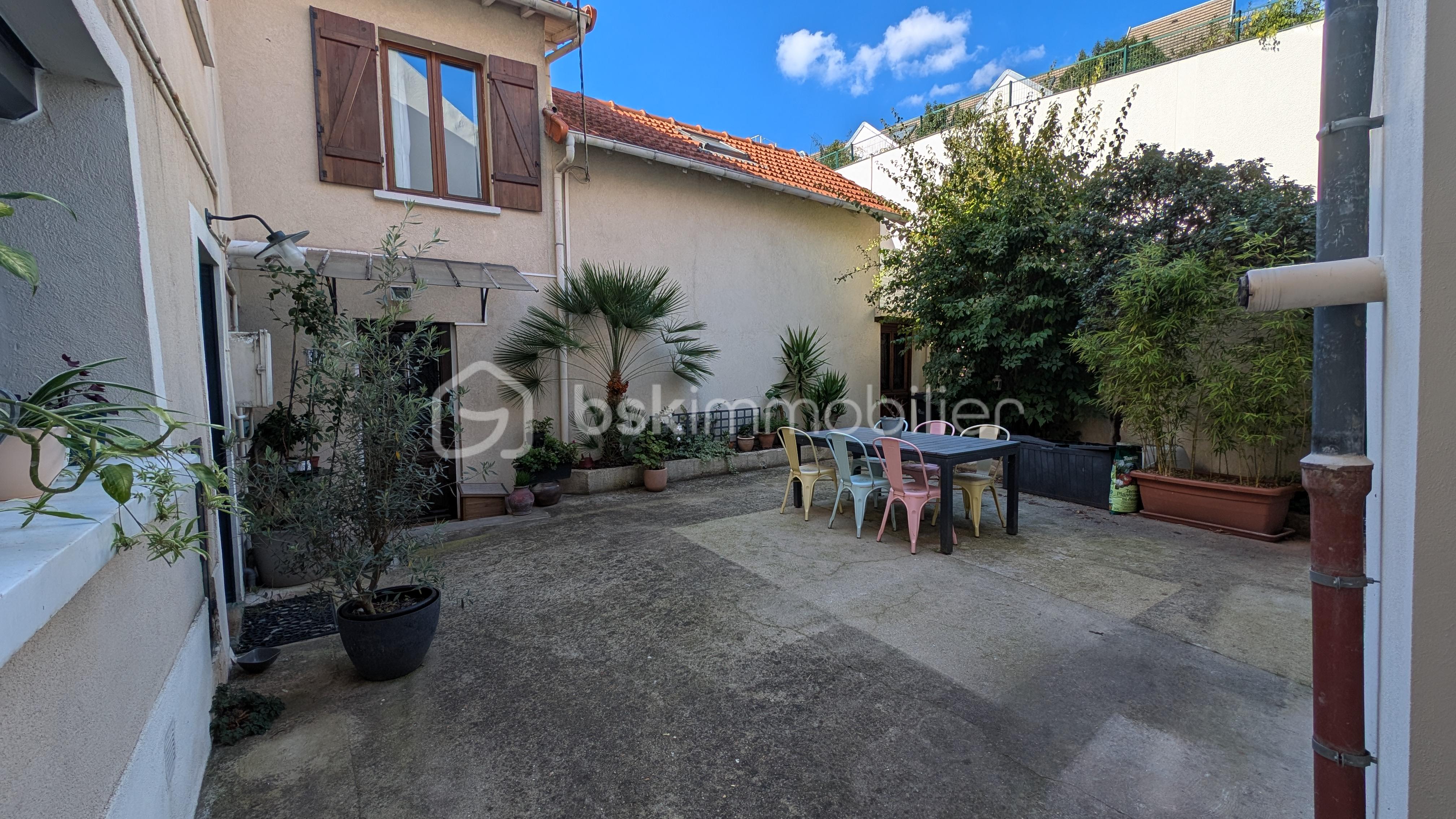 Maison de 120 m² - Cours 2..jpg