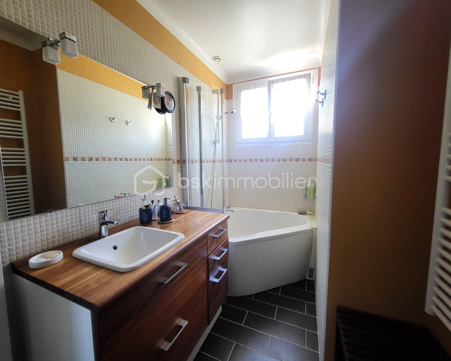 Maison traditionnelle de 116,88 m² - IMG-20250501-WA0011.jpg